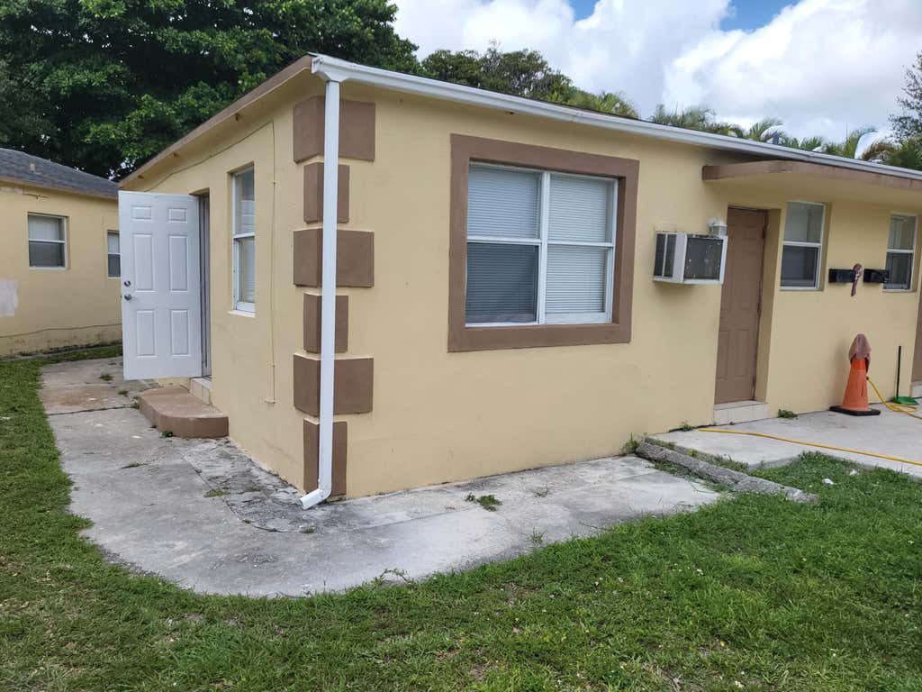 Photo of 224 N 57th Avenue #1-3, Hollywood, FL 33021 (MLS # B26039263)