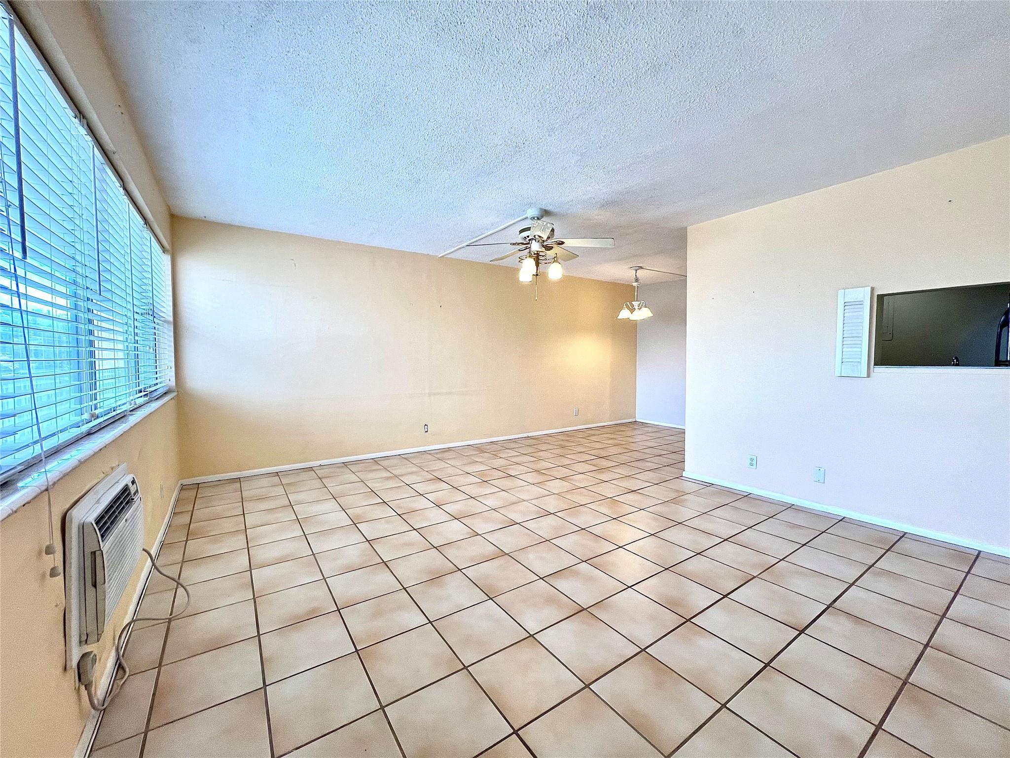 625 Antioch Ave 305