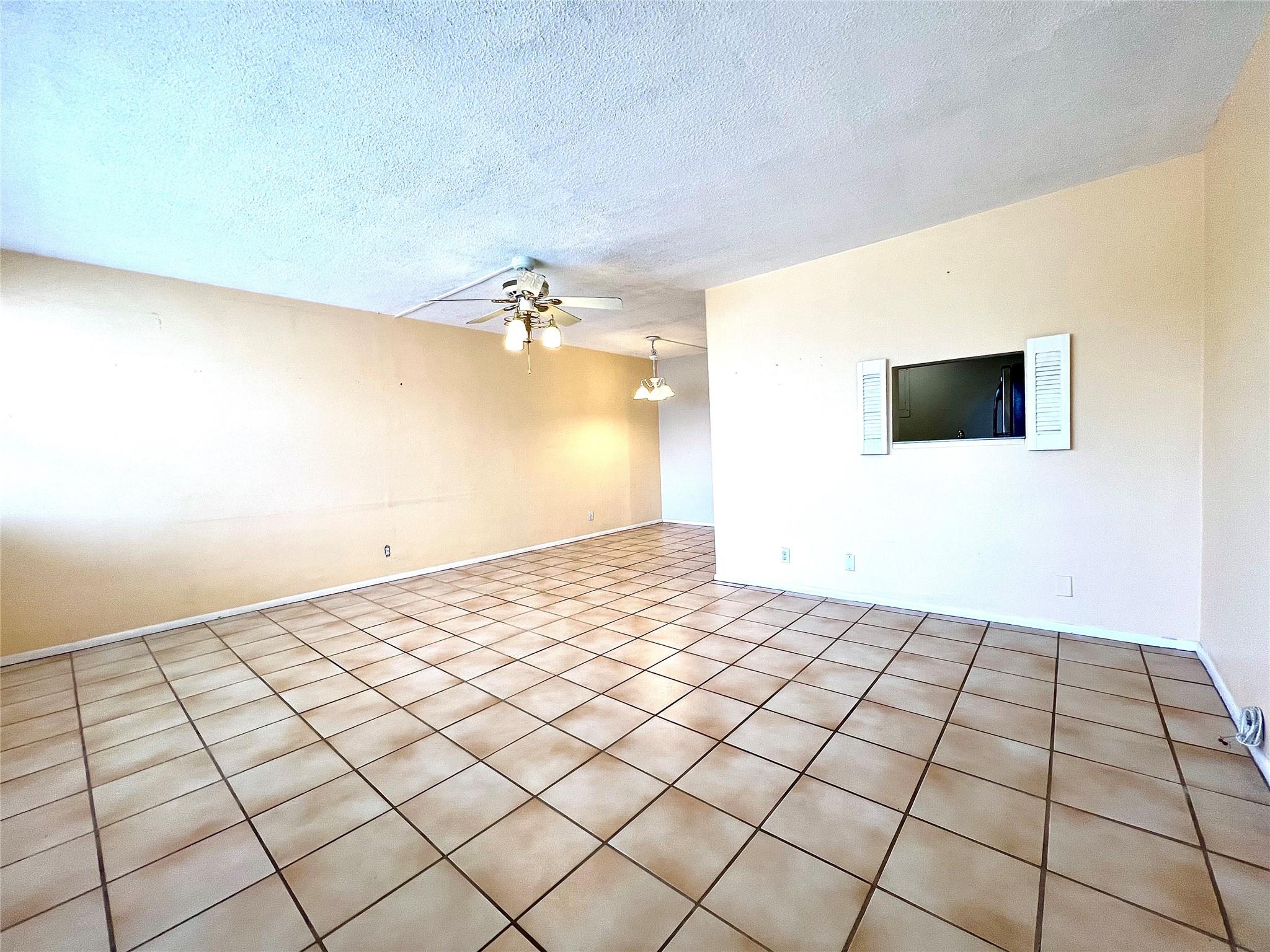 625 Antioch Ave 305