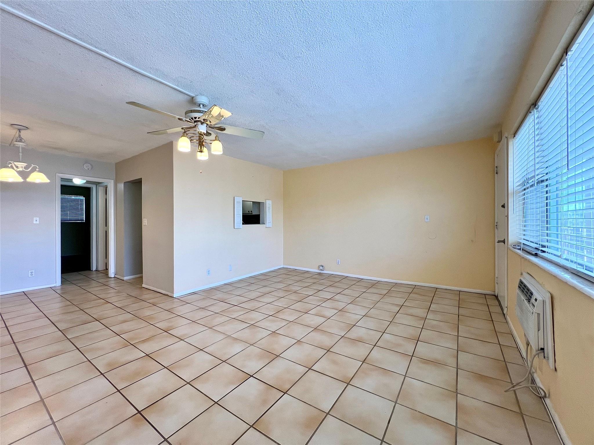 625 Antioch Ave 305