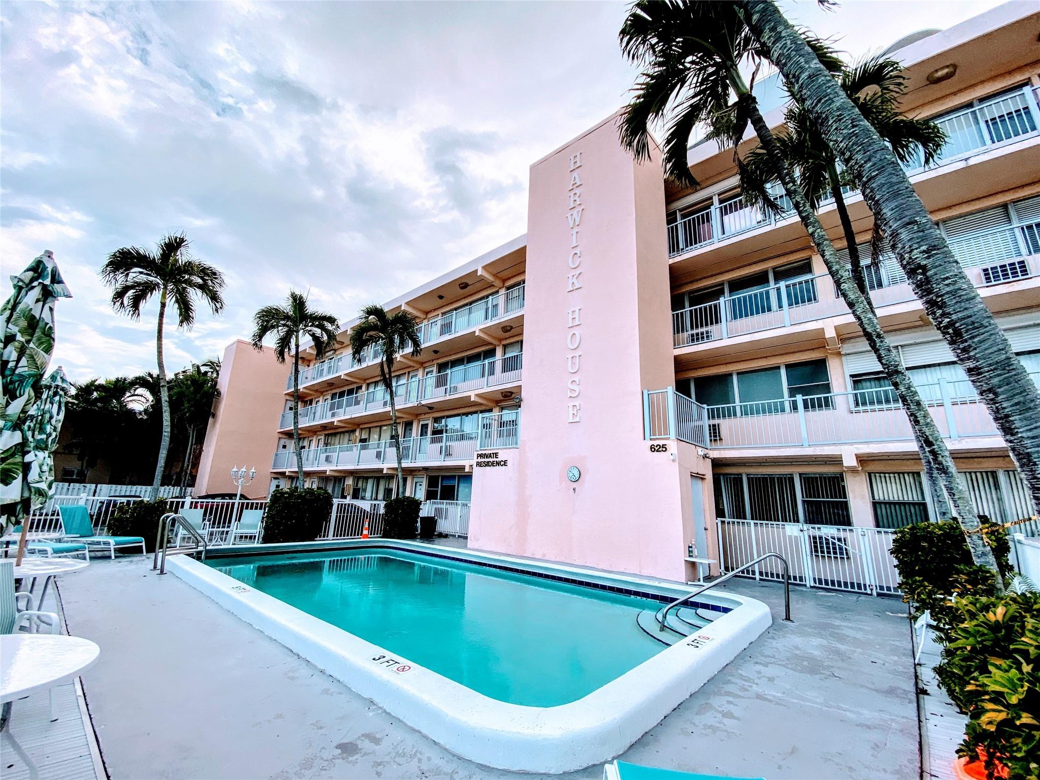 625 Antioch Ave 305