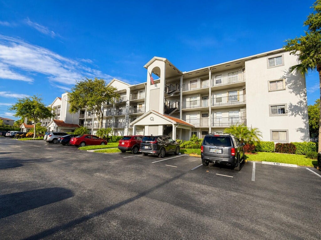 Photo of 1400 SW 124TH Terrace #105Q, Pembroke Pines, FL 33027 (MLS # B26071990)