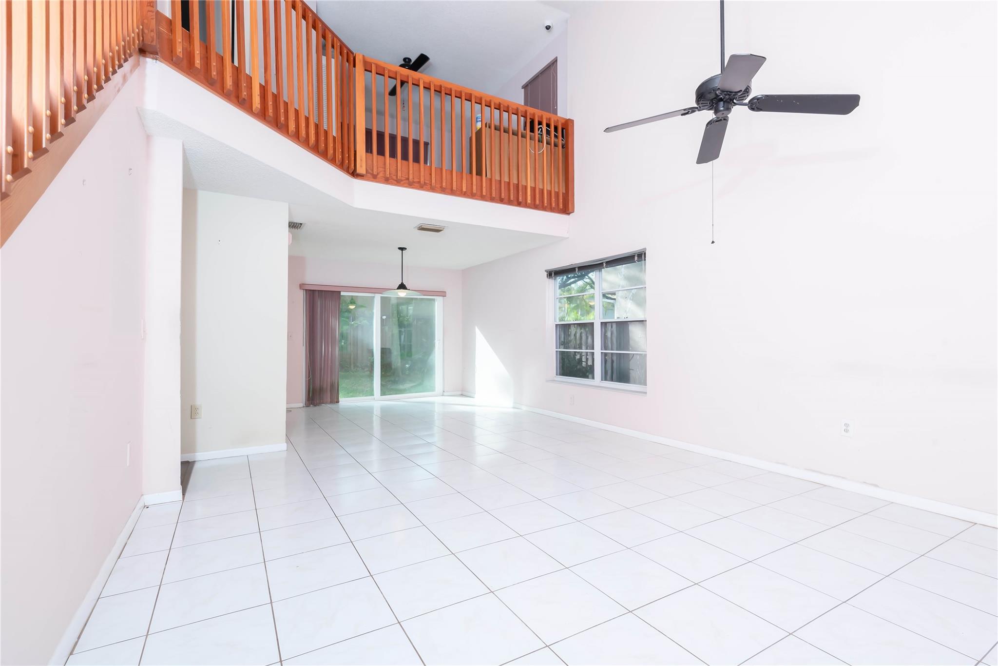 SAWGRASS ESTATES - Residential