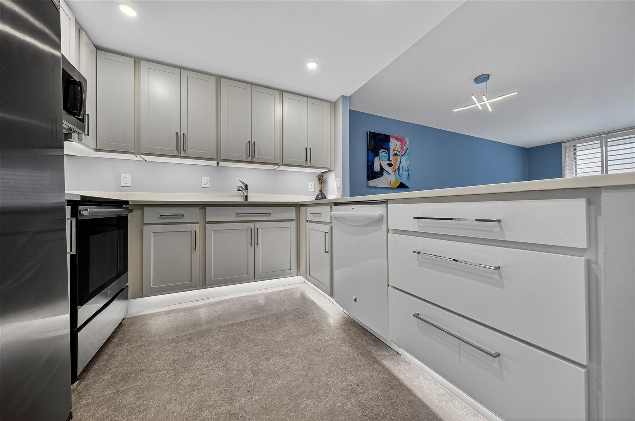 DRAKE TOWER CONDO - Residential Lease