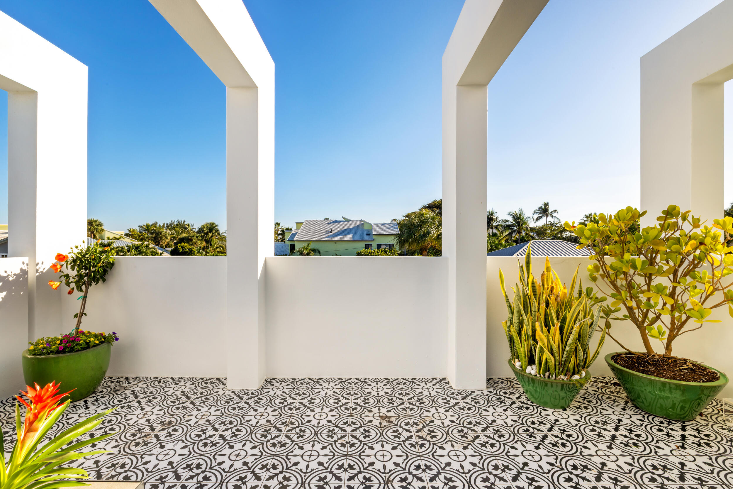 SHORE VIEW IN - Residential