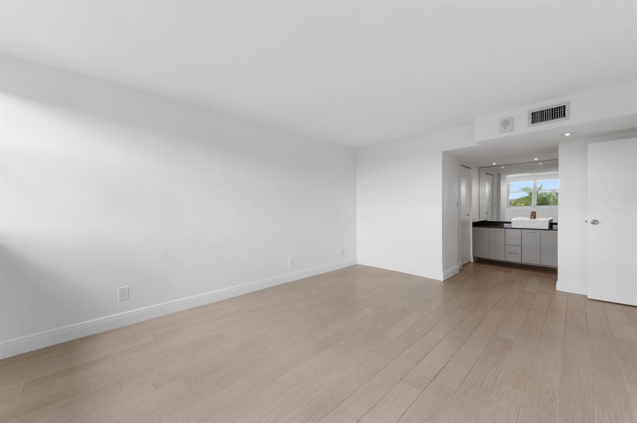 REEF NORTH CONDO - Residential Lease