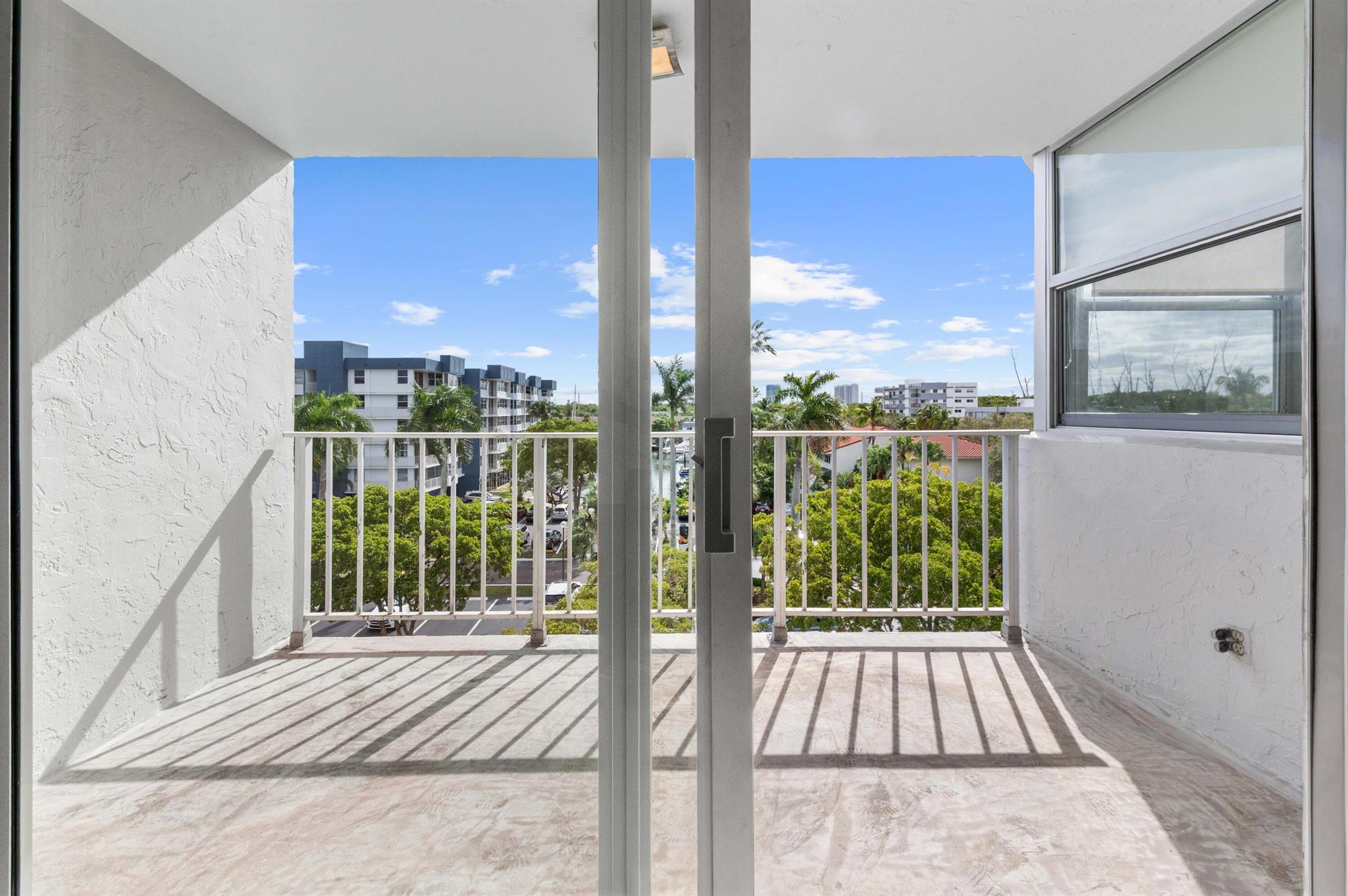 REEF NORTH CONDO - Residential Lease