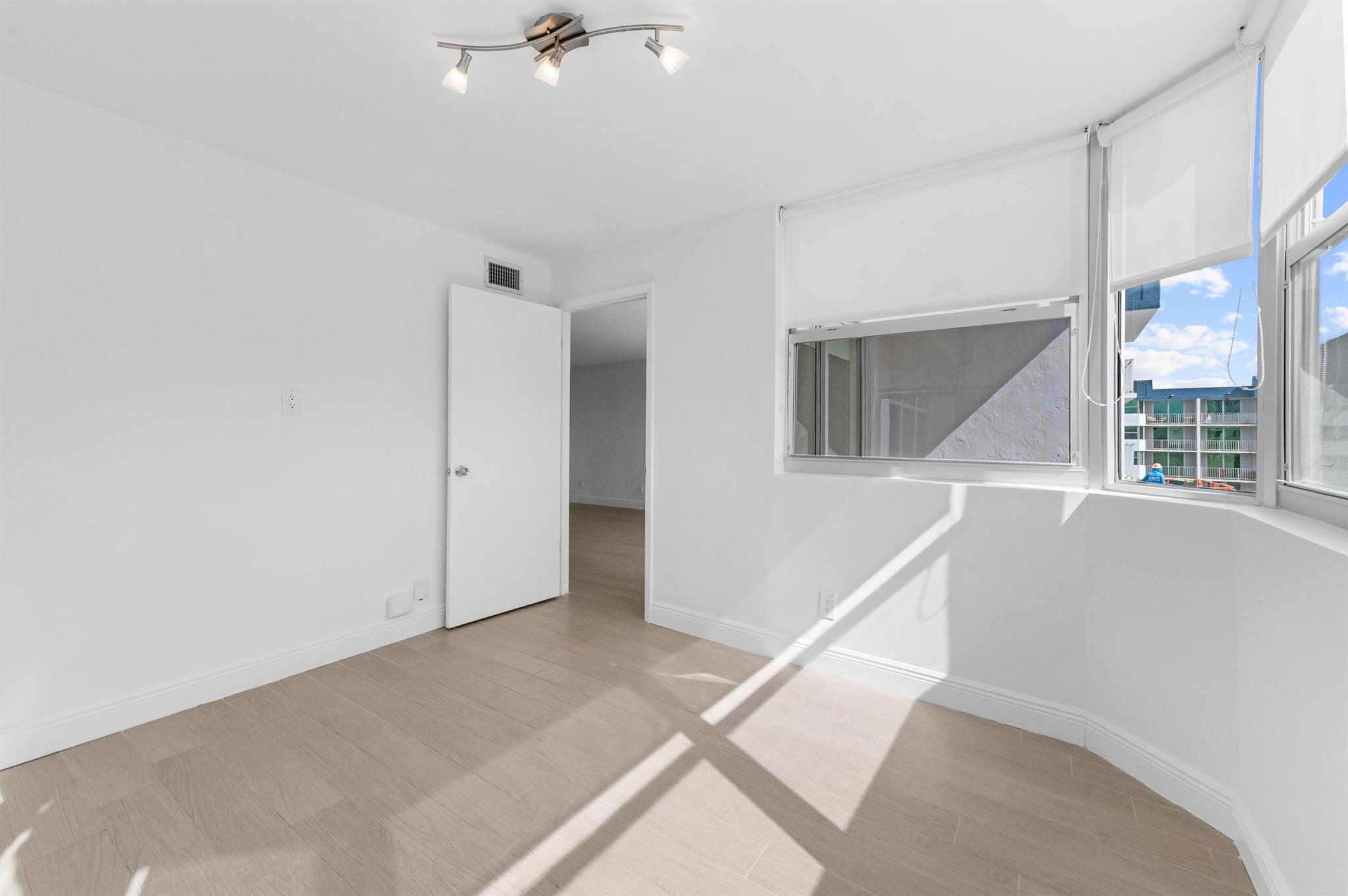 REEF NORTH CONDO - Residential Lease