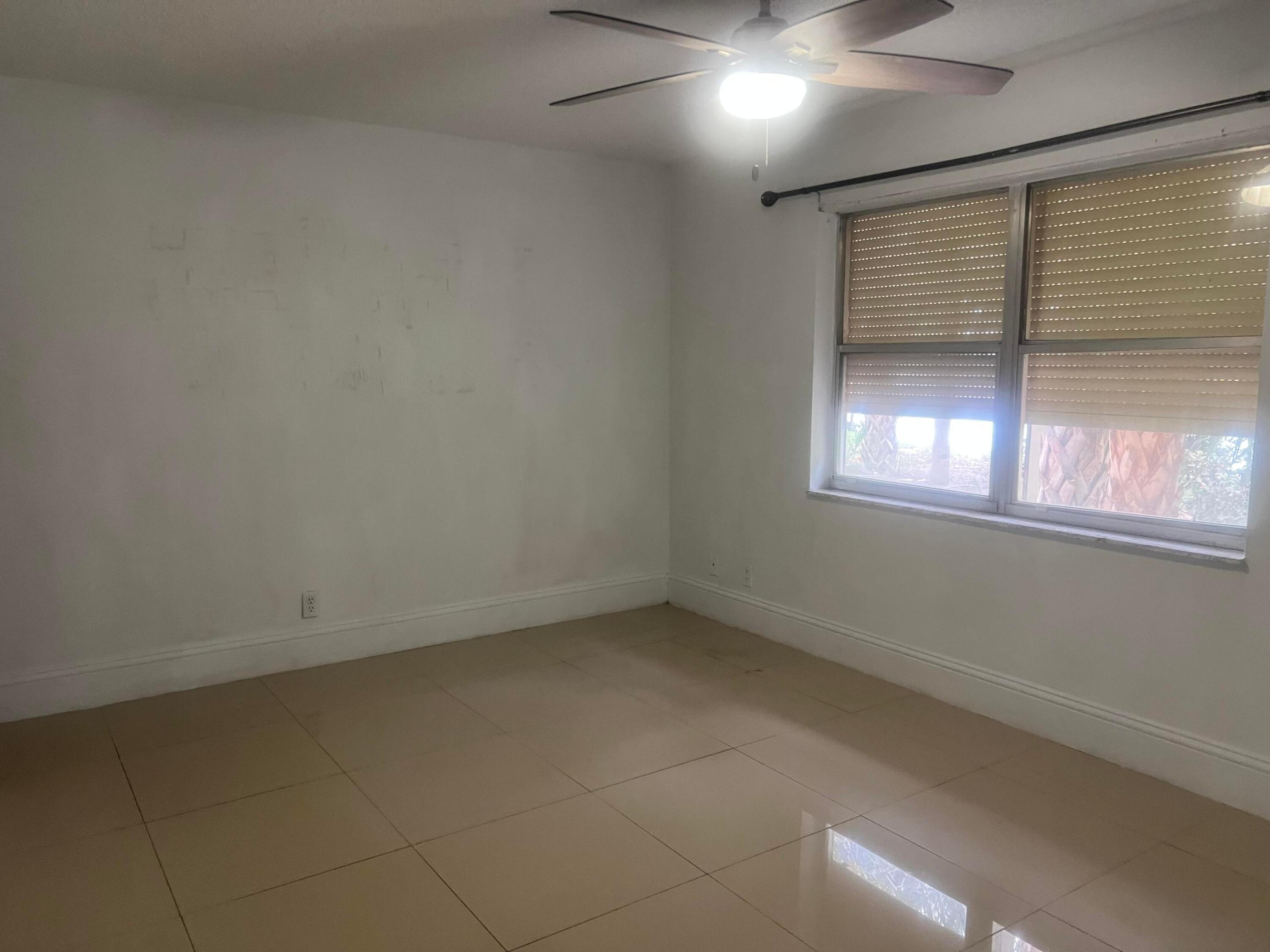 GARDEN LAKES OF INVERRARY - Residential