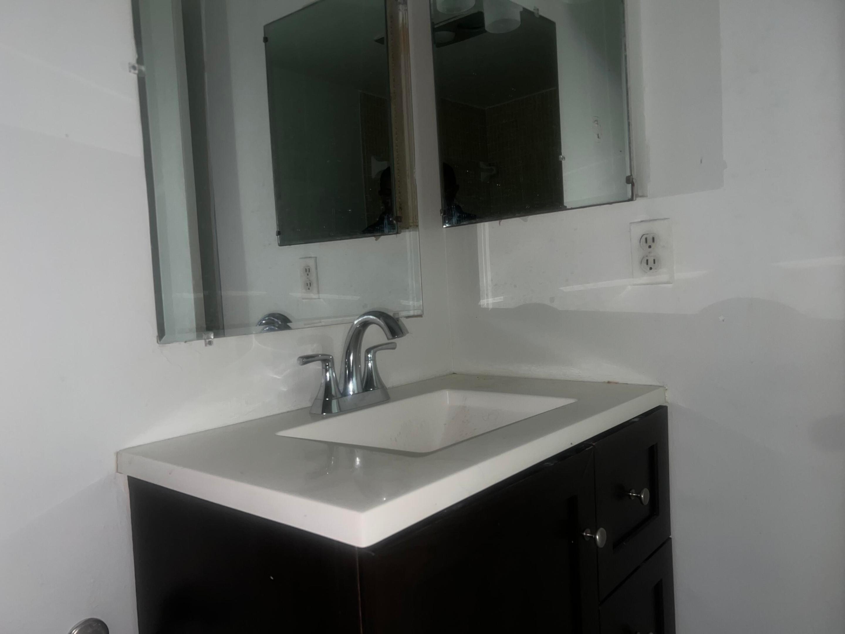 GARDEN LAKES OF INVERRARY - Residential