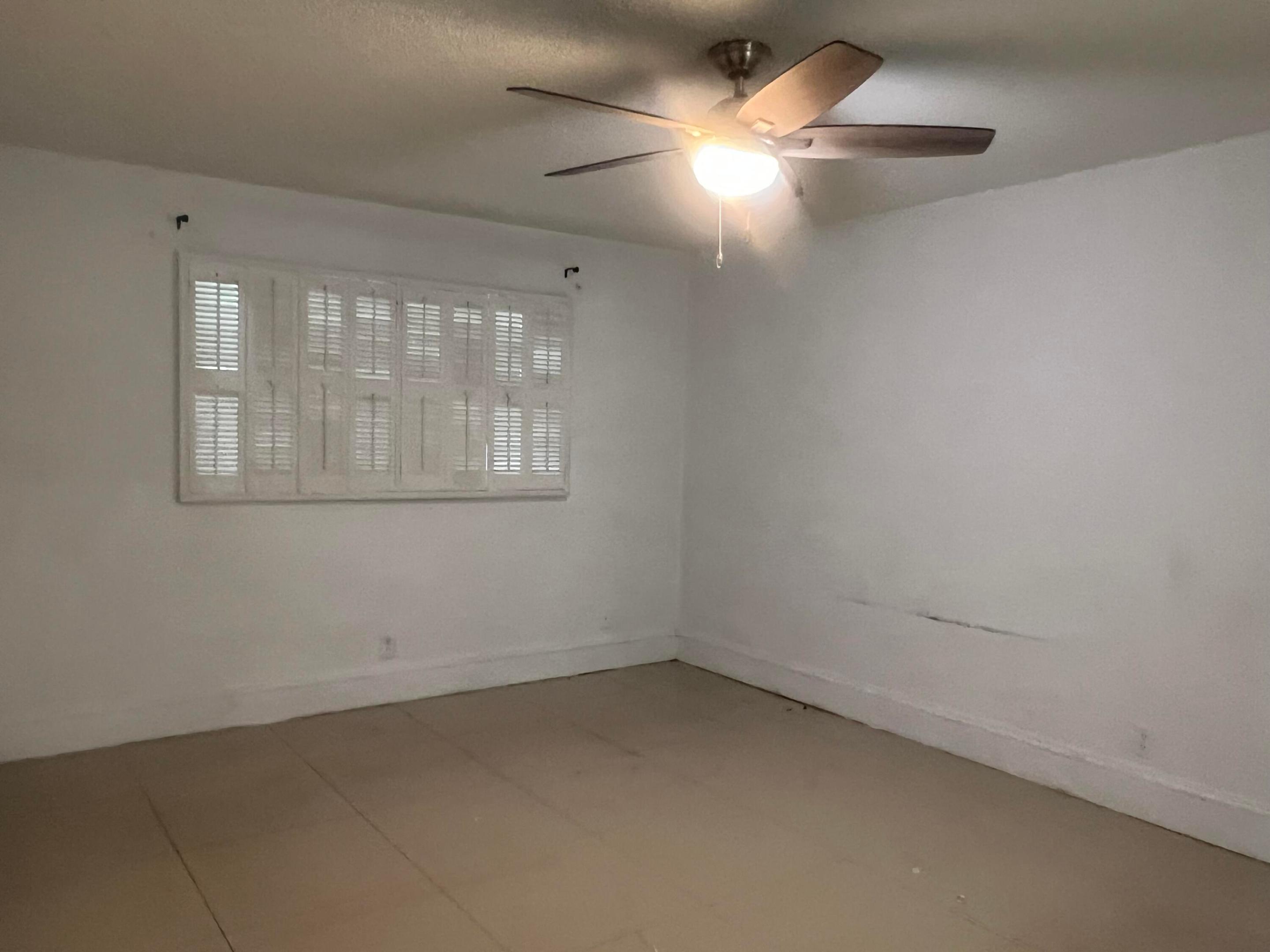 GARDEN LAKES OF INVERRARY - Residential