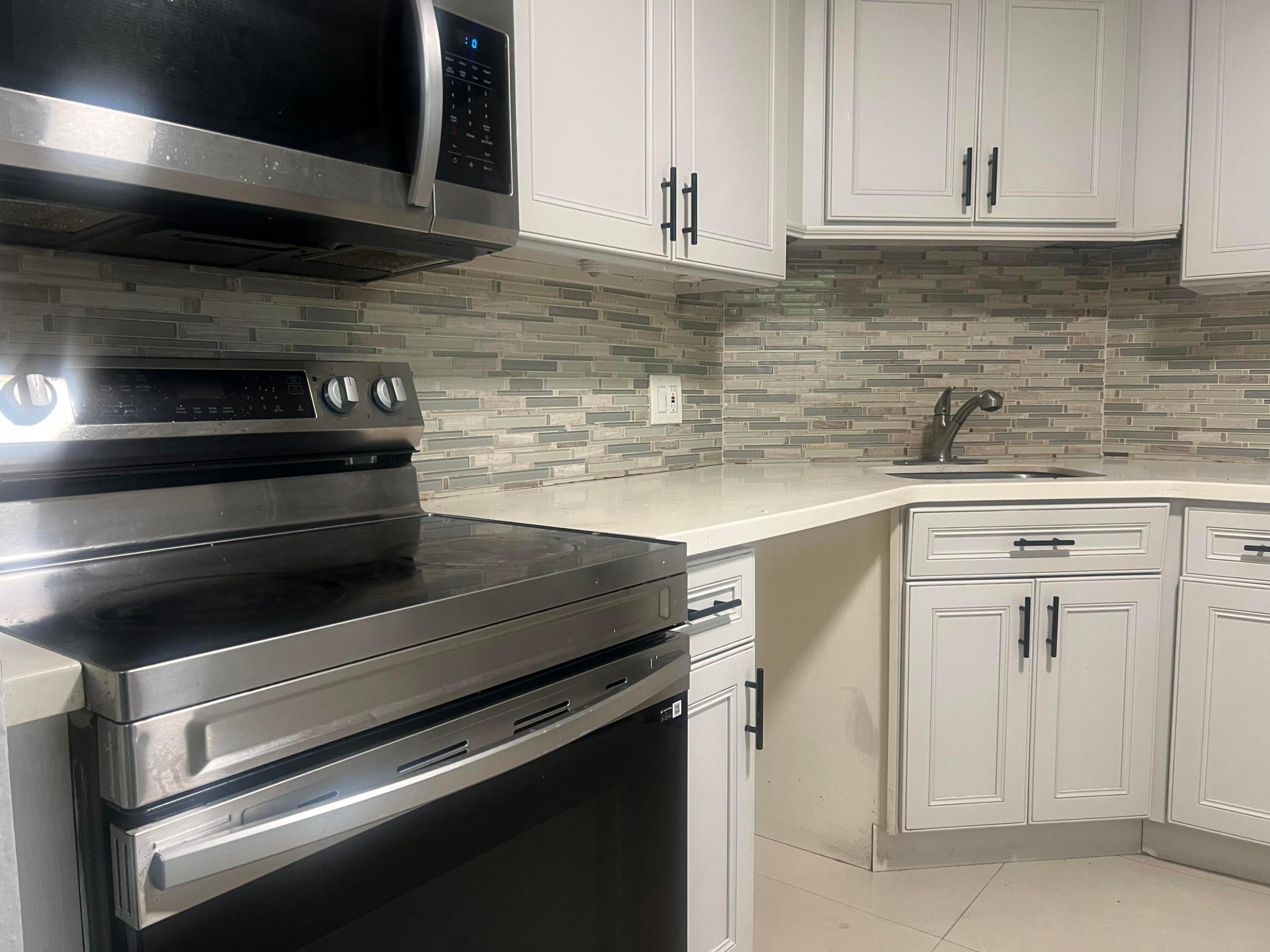 3300 Spanish Moss Terrace 111