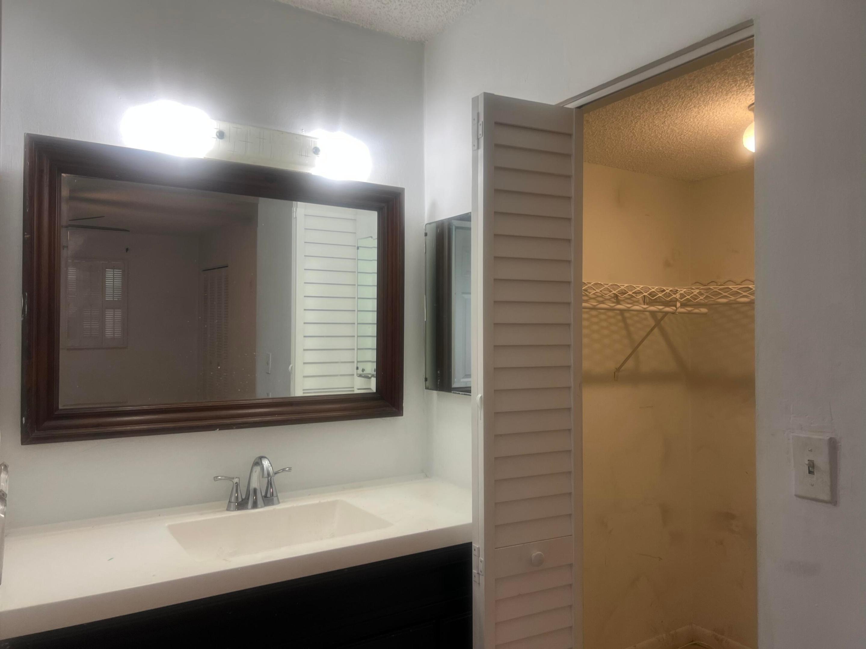 GARDEN LAKES OF INVERRARY - Residential