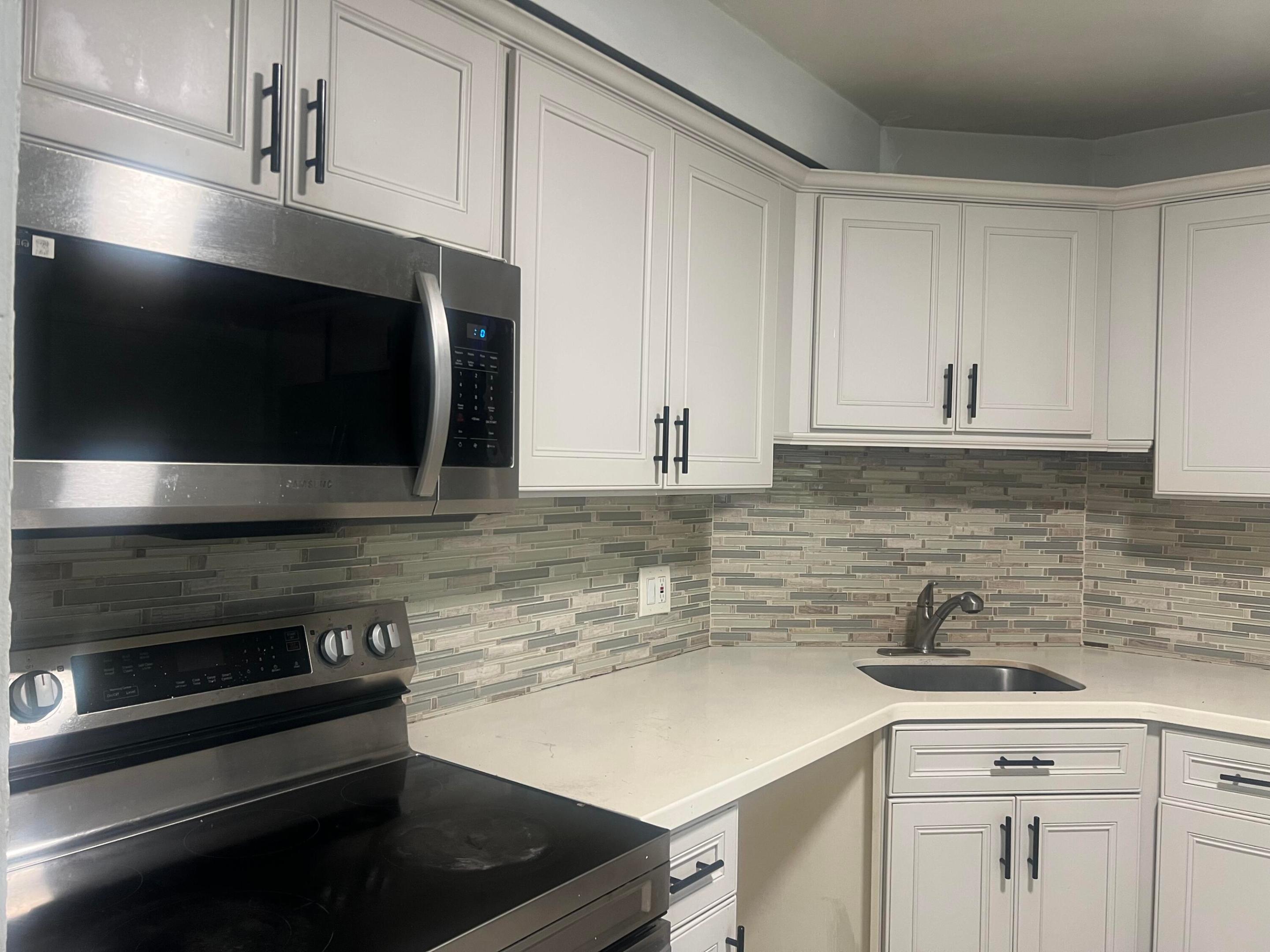 GARDEN LAKES OF INVERRARY - Residential