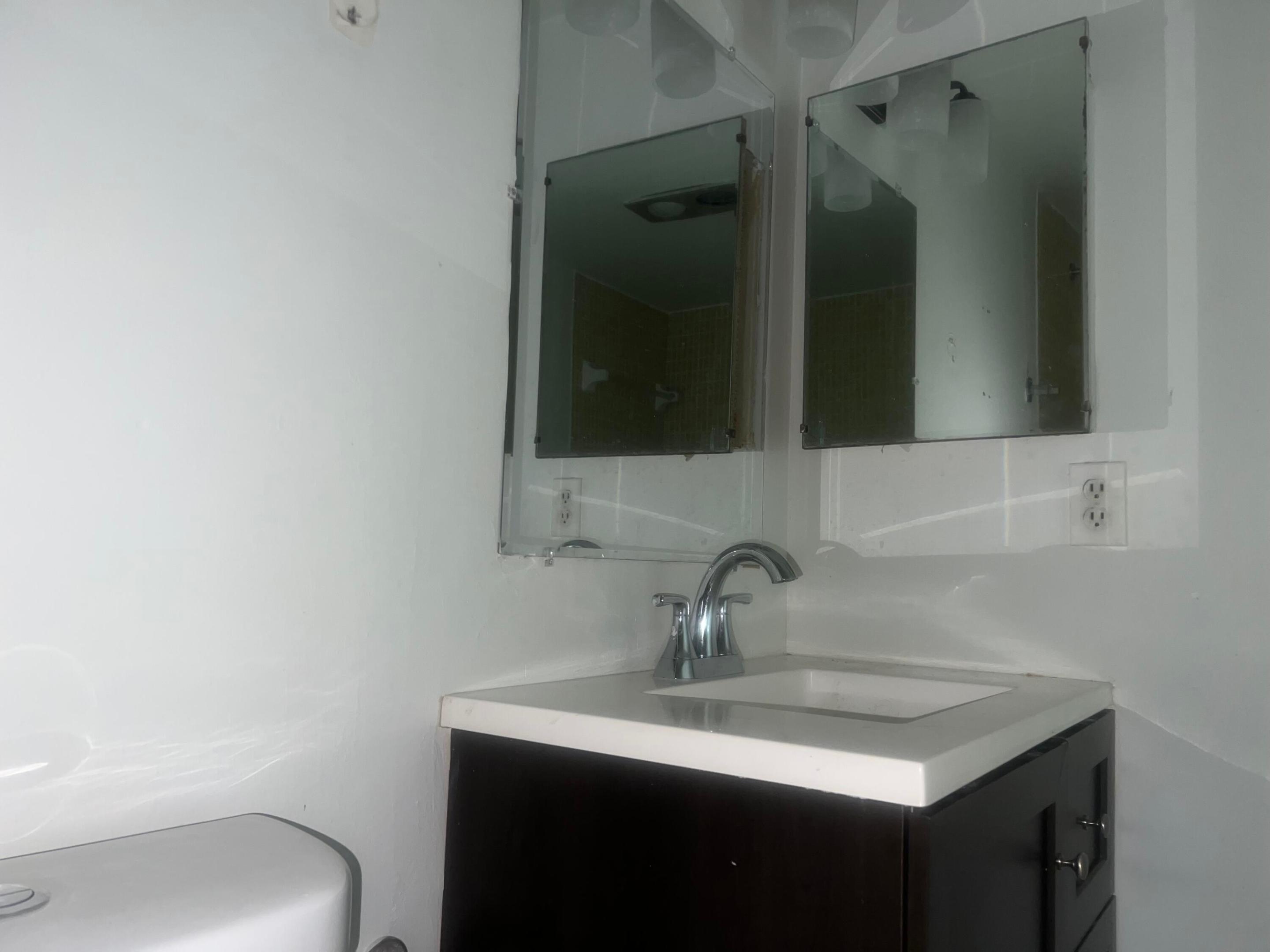 GARDEN LAKES OF INVERRARY - Residential