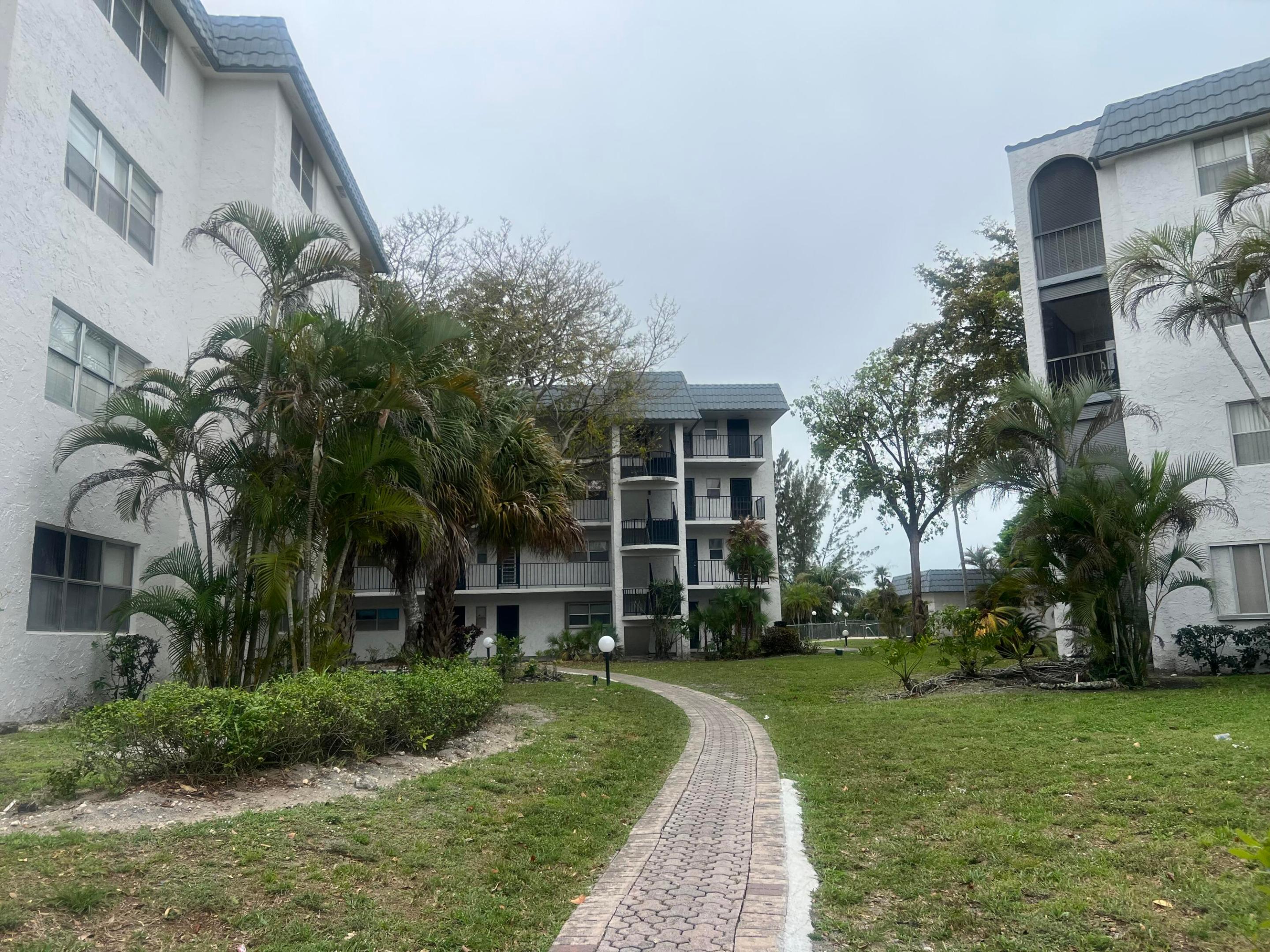 3300 Spanish Moss Terrace 111