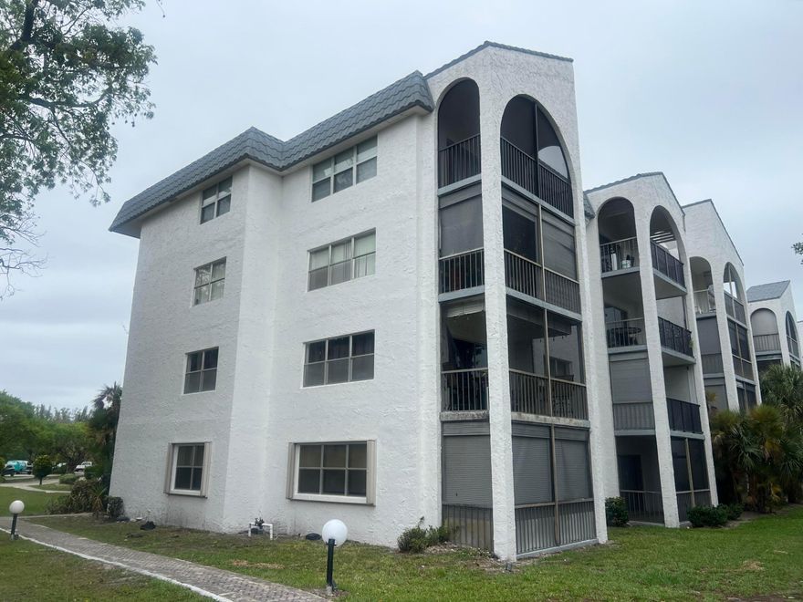 Stunning 1st floor, water front unit. 2 Bedrooms, 2 Bathrooms, featuring a spacious living room, dining room, remodeled kitchen. Spacious bedrooms with walk-in closets. Don't miss out on this incredible opportunity to make this beautiful unit your new home. This unit features an Update kitchen with stainless steel appliances, tile flooring throughout. Located on the first floor with water included in HOA.