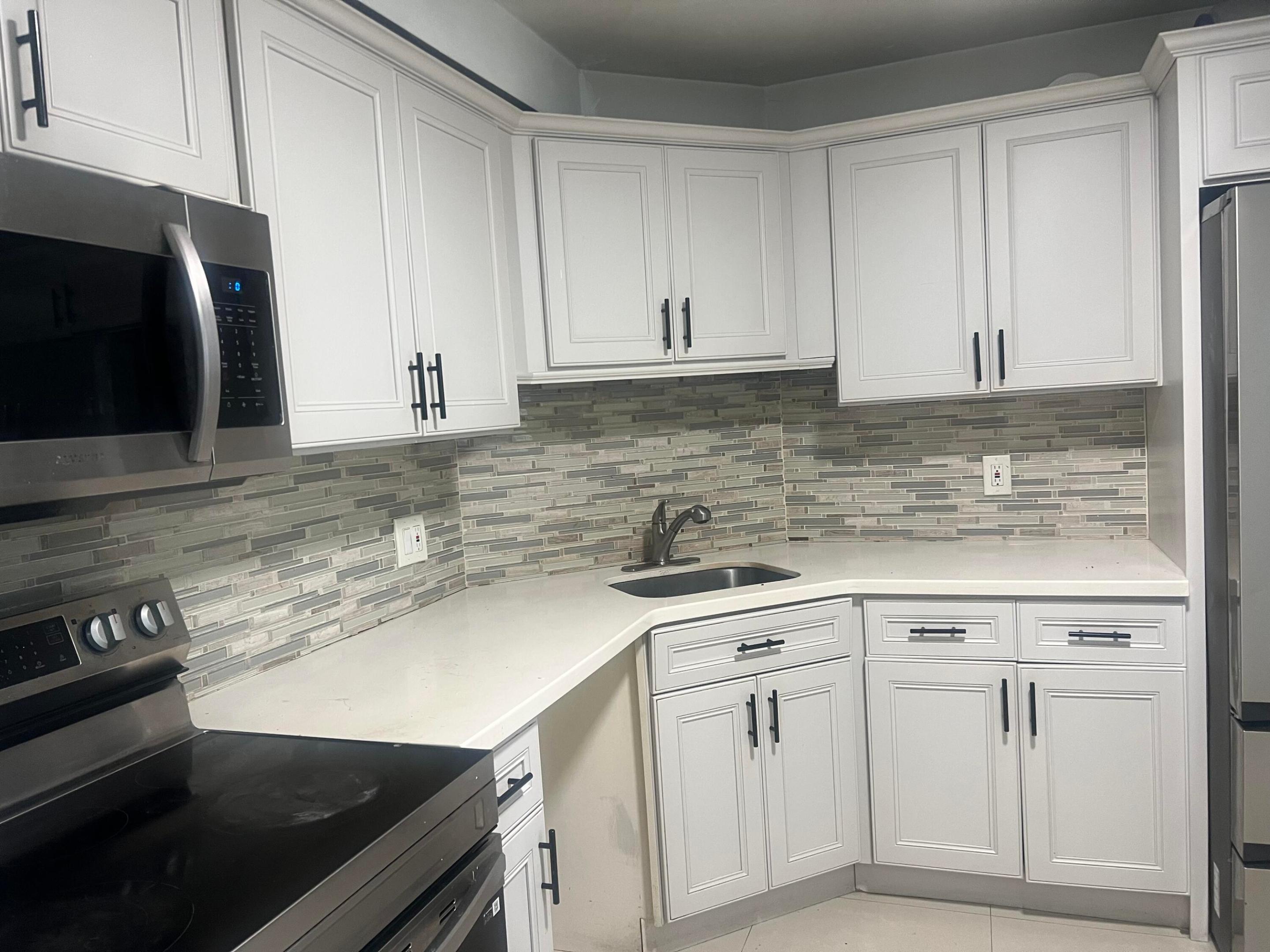 GARDEN LAKES OF INVERRARY - Residential