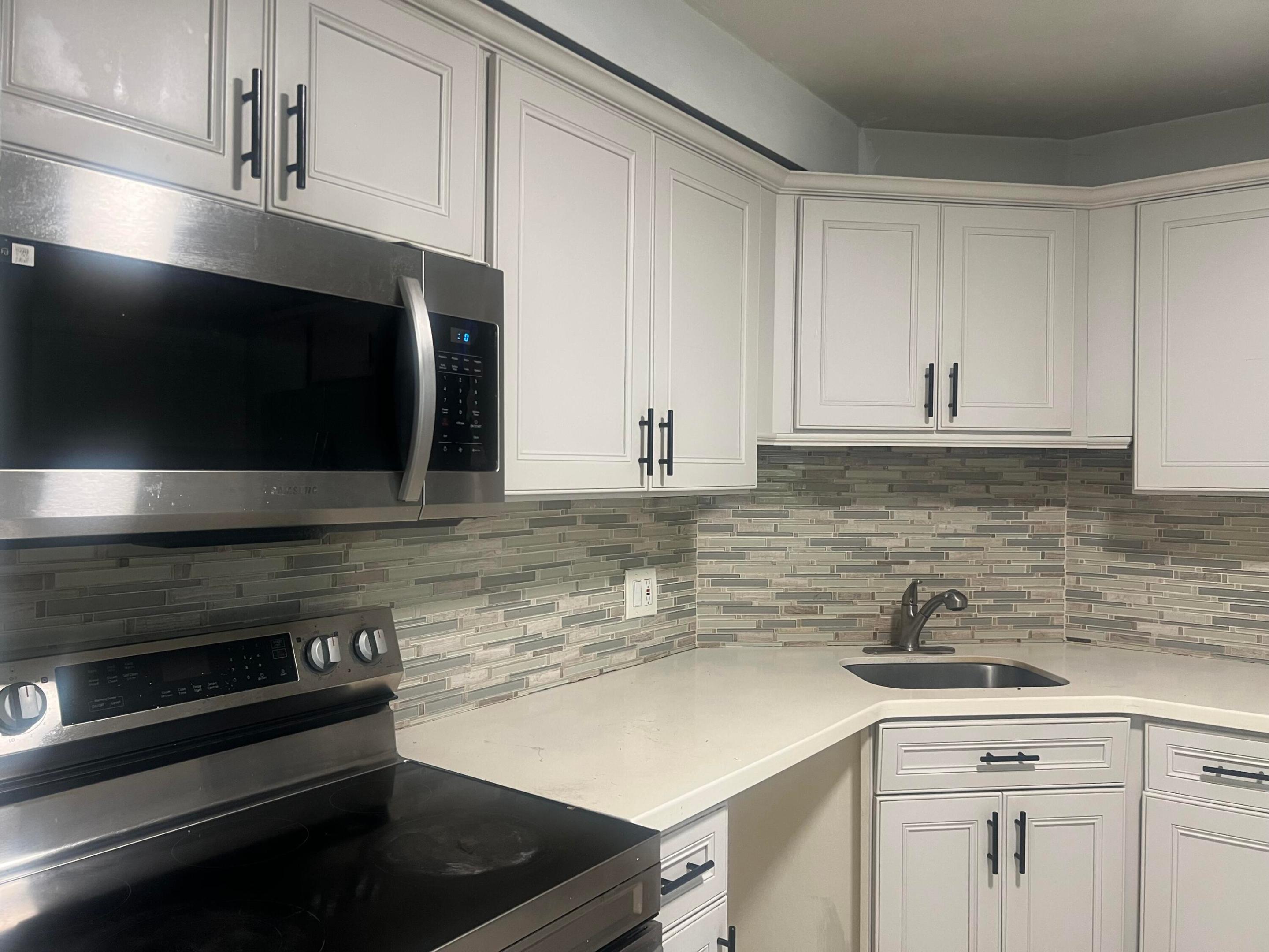 GARDEN LAKES OF INVERRARY - Residential