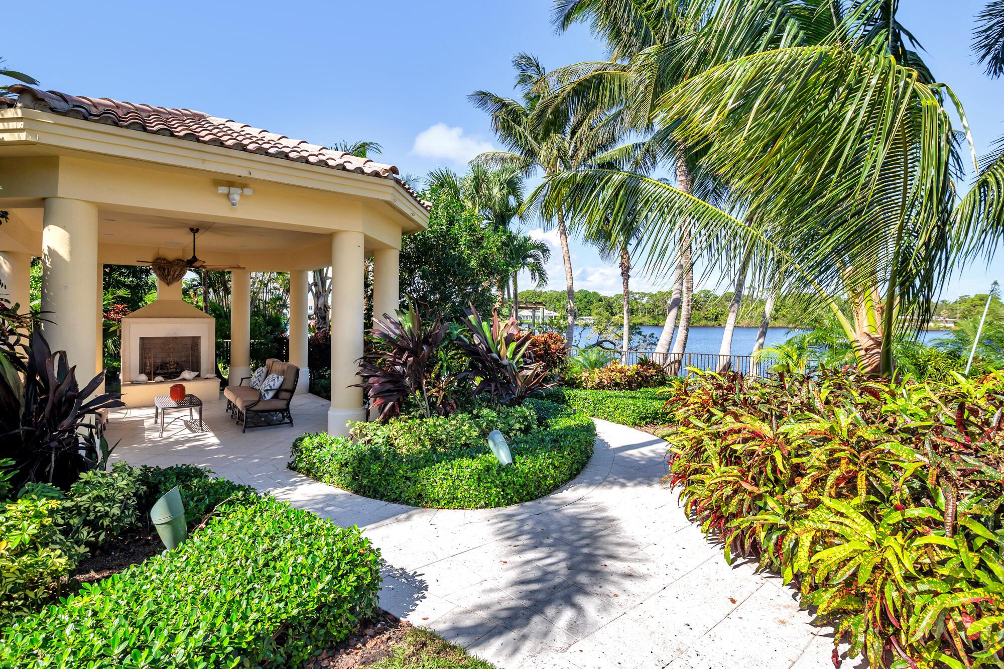 RIVERSIDE ON THE LOXAHATC - Residential