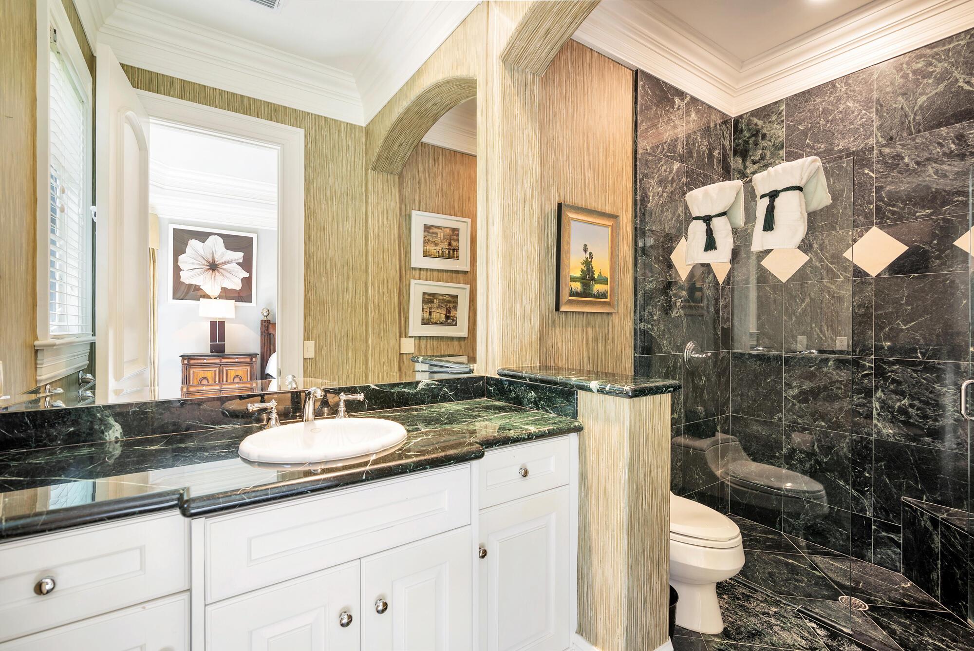 RIVERSIDE ON THE LOXAHATC - Residential