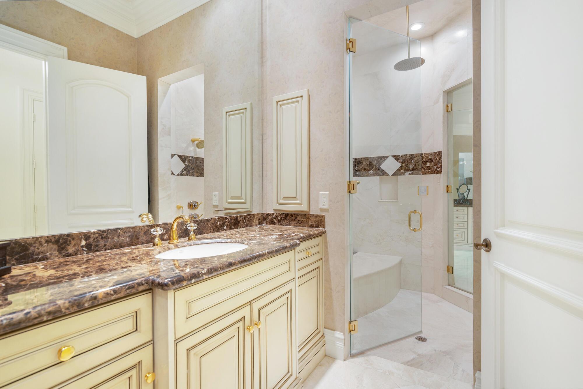 RIVERSIDE ON THE LOXAHATC - Residential