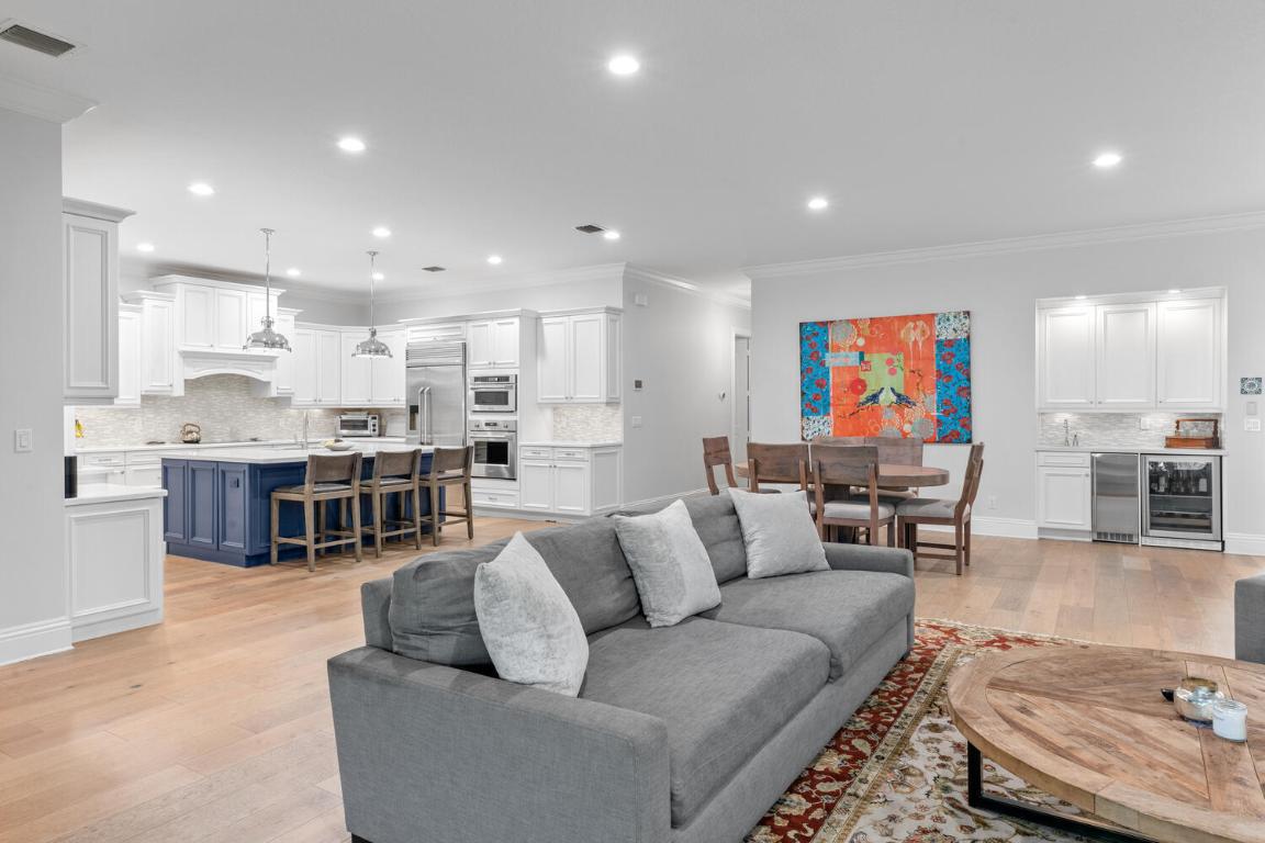 HUNTERS CHASE PB POLO & CC SEC 3 WELLINGTON PUD - Residential