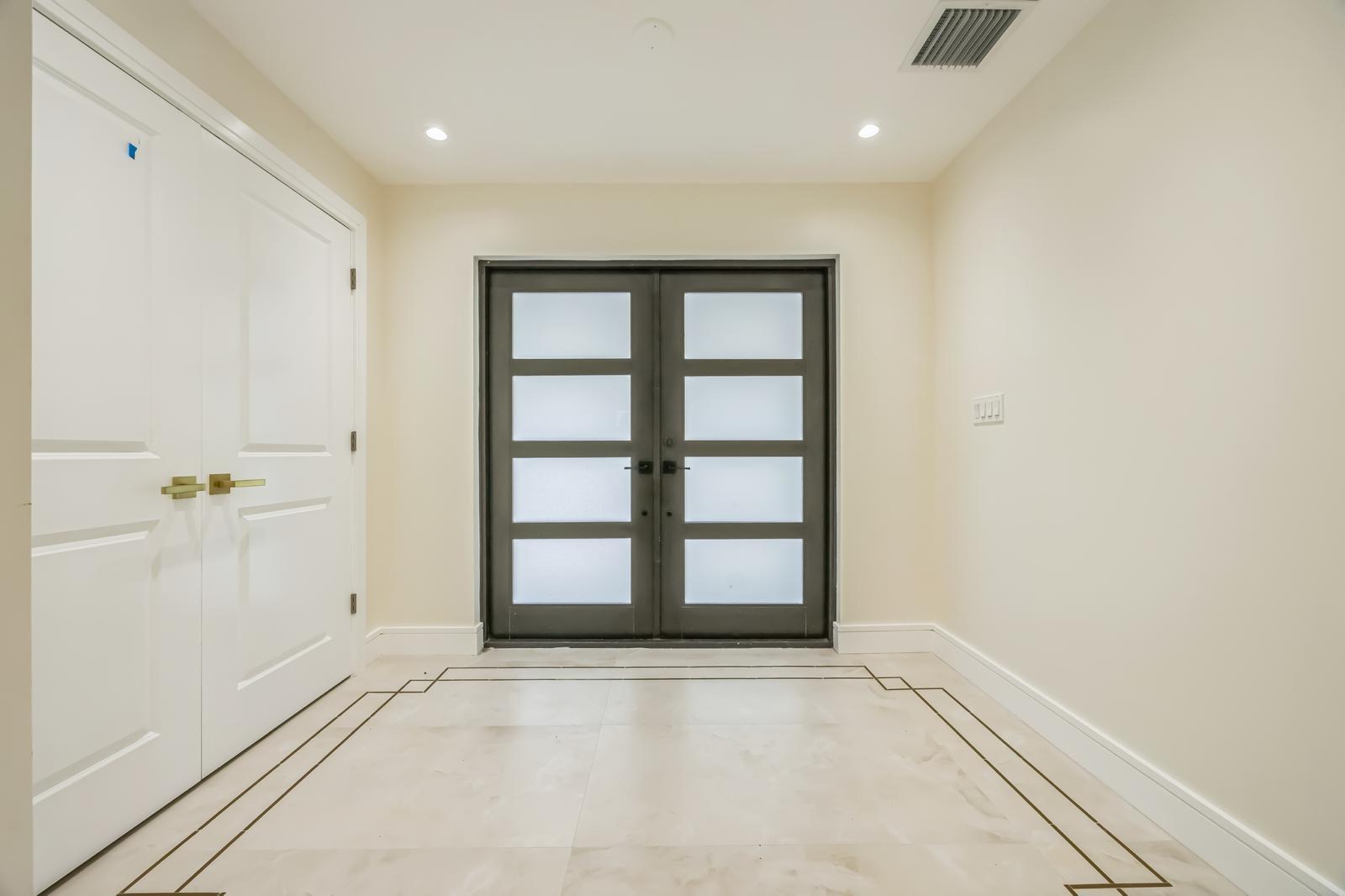 DEL MAR VILLAGE - Residential