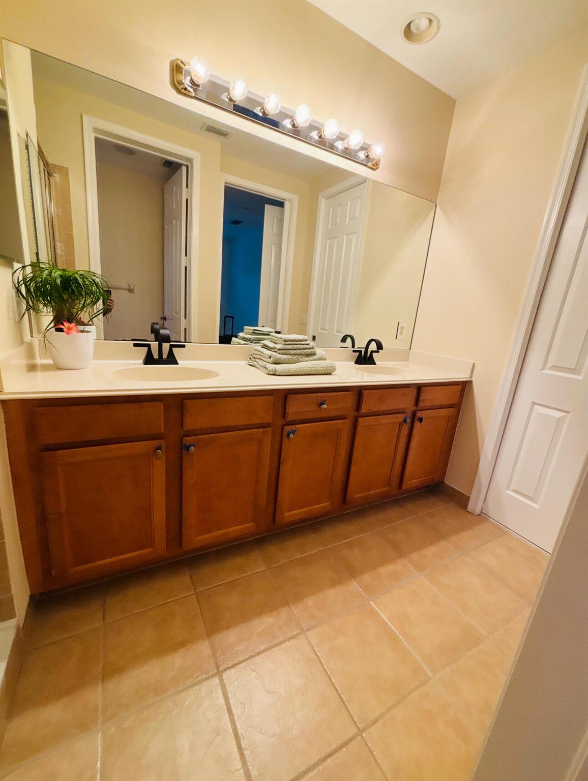 MANSIONS AT EVERGRENE WES - Residential Lease