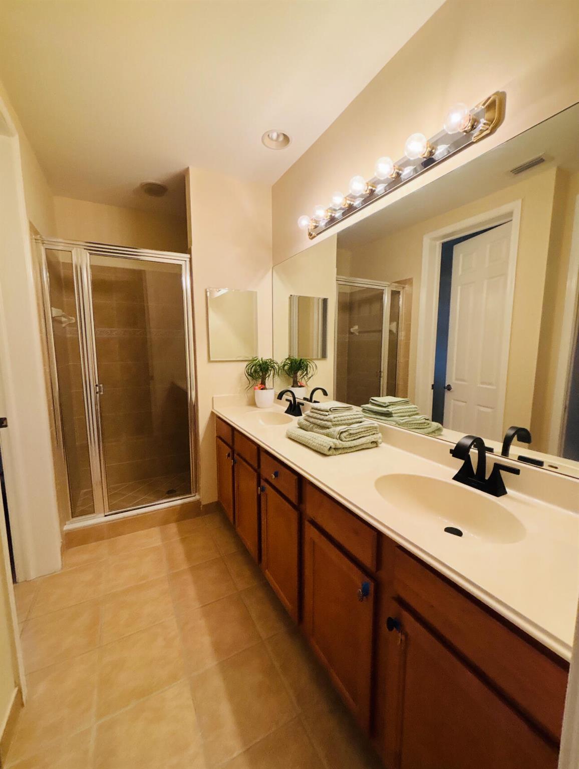 MANSIONS AT EVERGRENE WES - Residential Lease