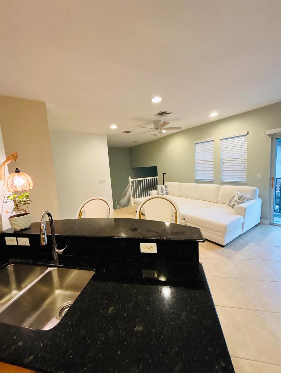 MANSIONS AT EVERGRENE WES - Residential Lease