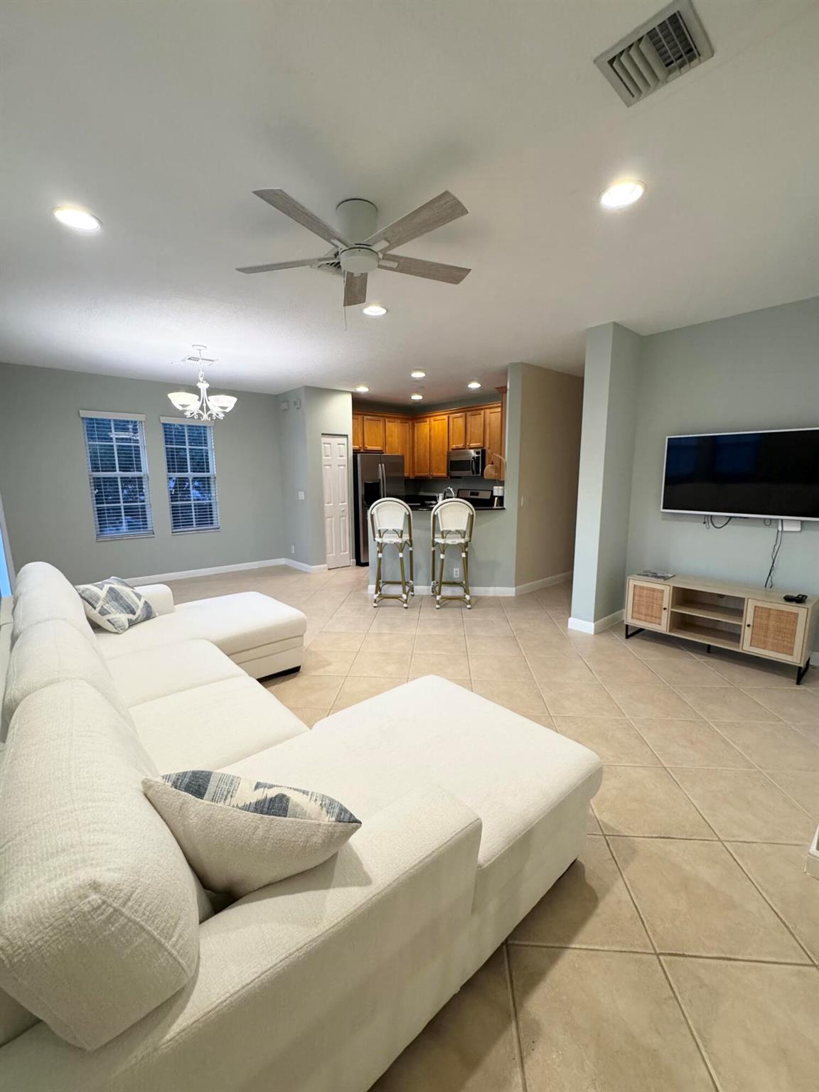 MANSIONS AT EVERGRENE WES - Residential Lease