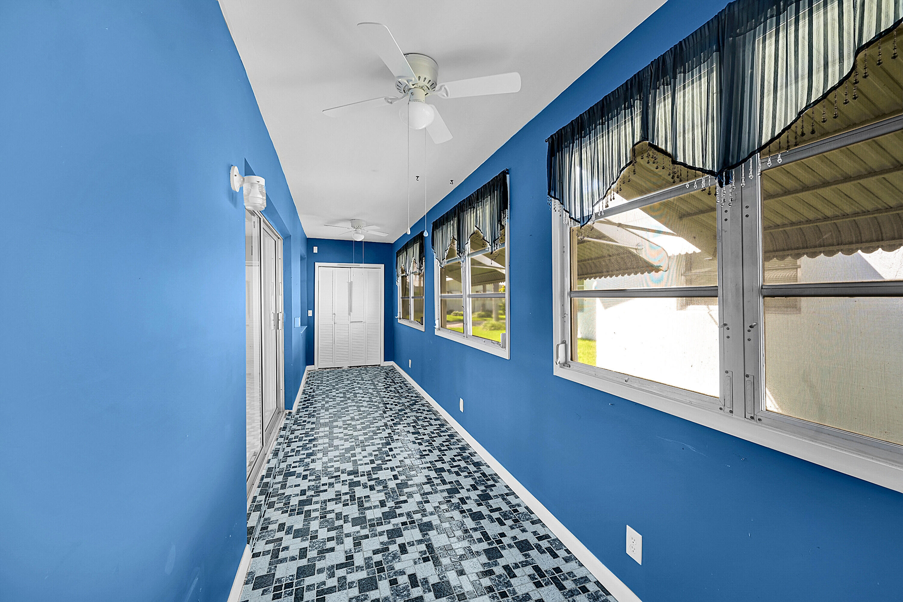 PALM BEACH LEISUREVILLE SEC 10 - Residential