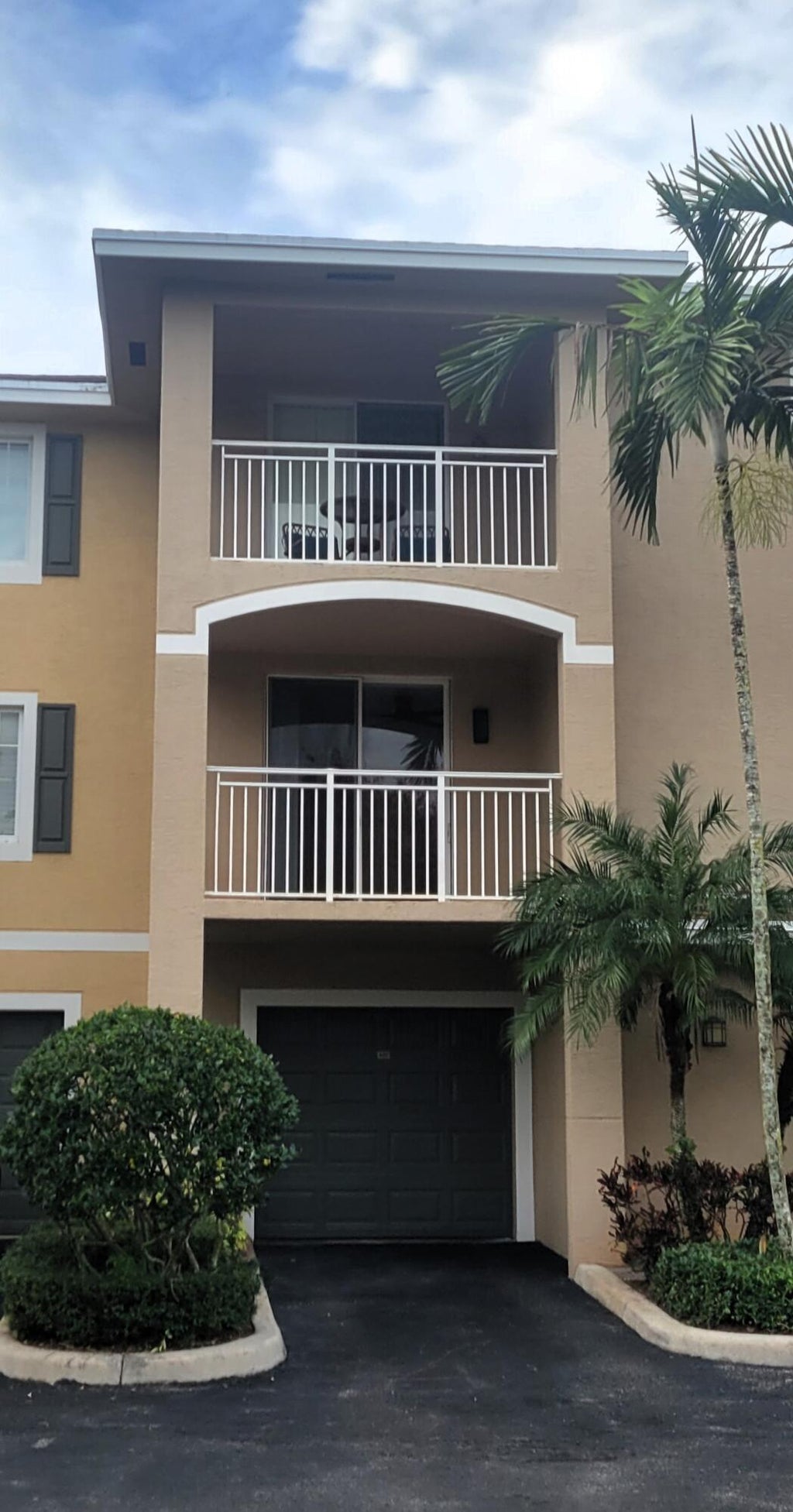 Photo of 6418 EMERALD DUNES Drive #201, West Palm Beach, FL 33411 (MLS # B26079627)