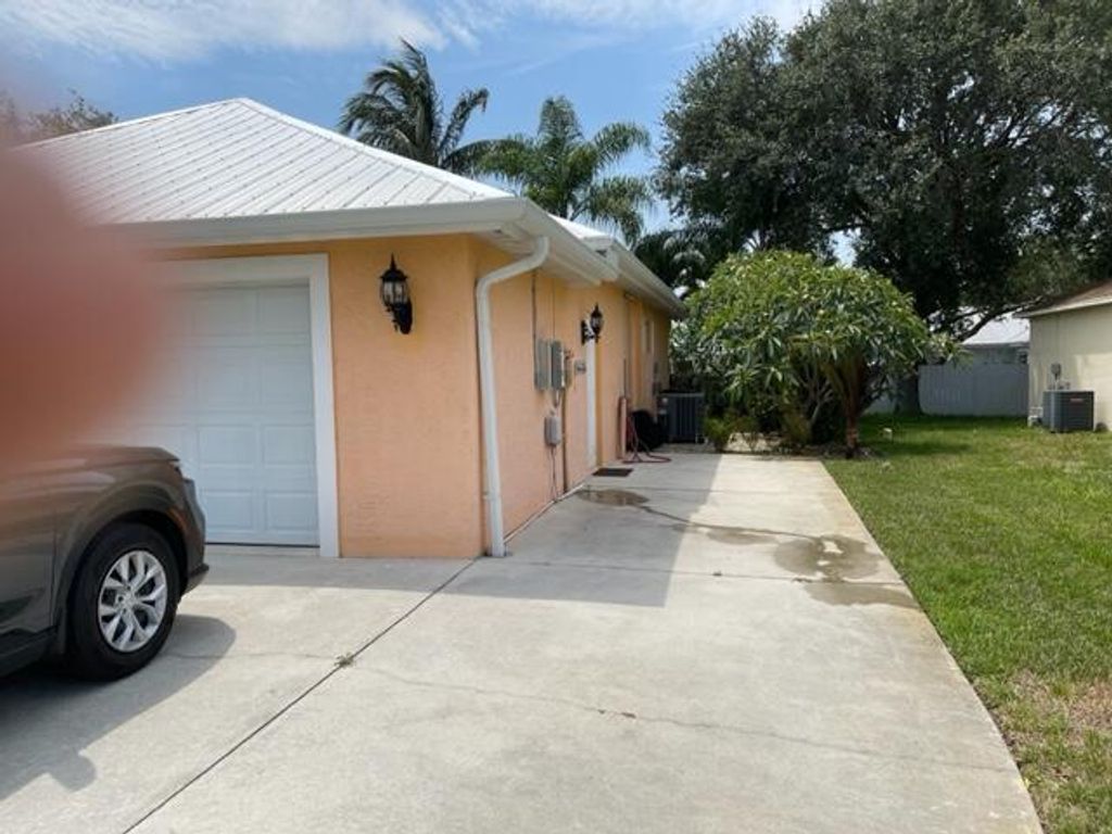 Photo of 426 NE Vanda Terrado, Jensen Beach, FL 34957 (MLS # R10988843)