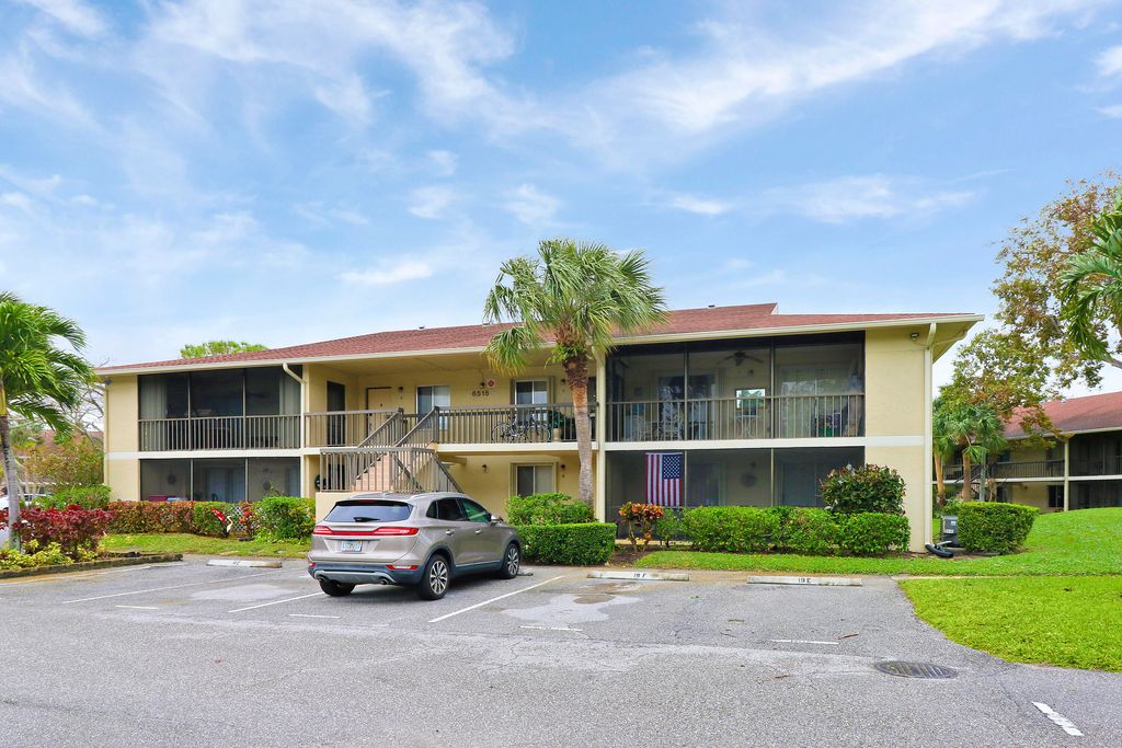 Photo of 6515 Chasewood Drive #B, Jupiter, FL 33458 (MLS # R10948923)
