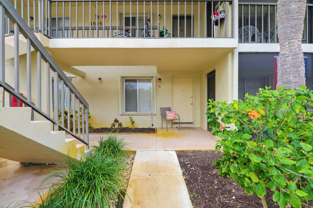 Photo of 6515 Chasewood Drive #B, Jupiter, FL 33458 (MLS # R10948923)