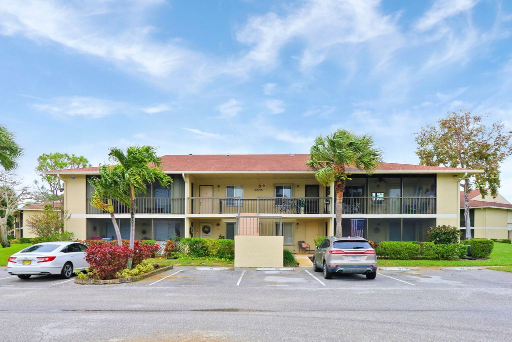 Photo of 6515 Chasewood Drive #B, Jupiter, FL 33458 (MLS # R10948923)