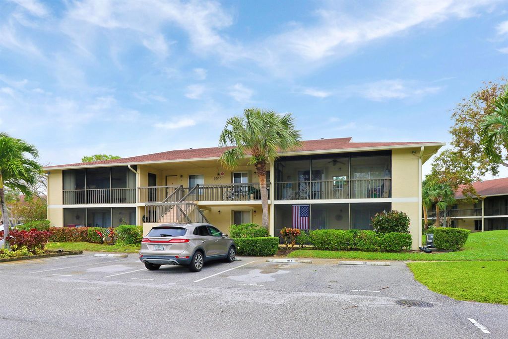 Photo of 6515 Chasewood Drive #B, Jupiter, FL 33458 (MLS # R10948923)