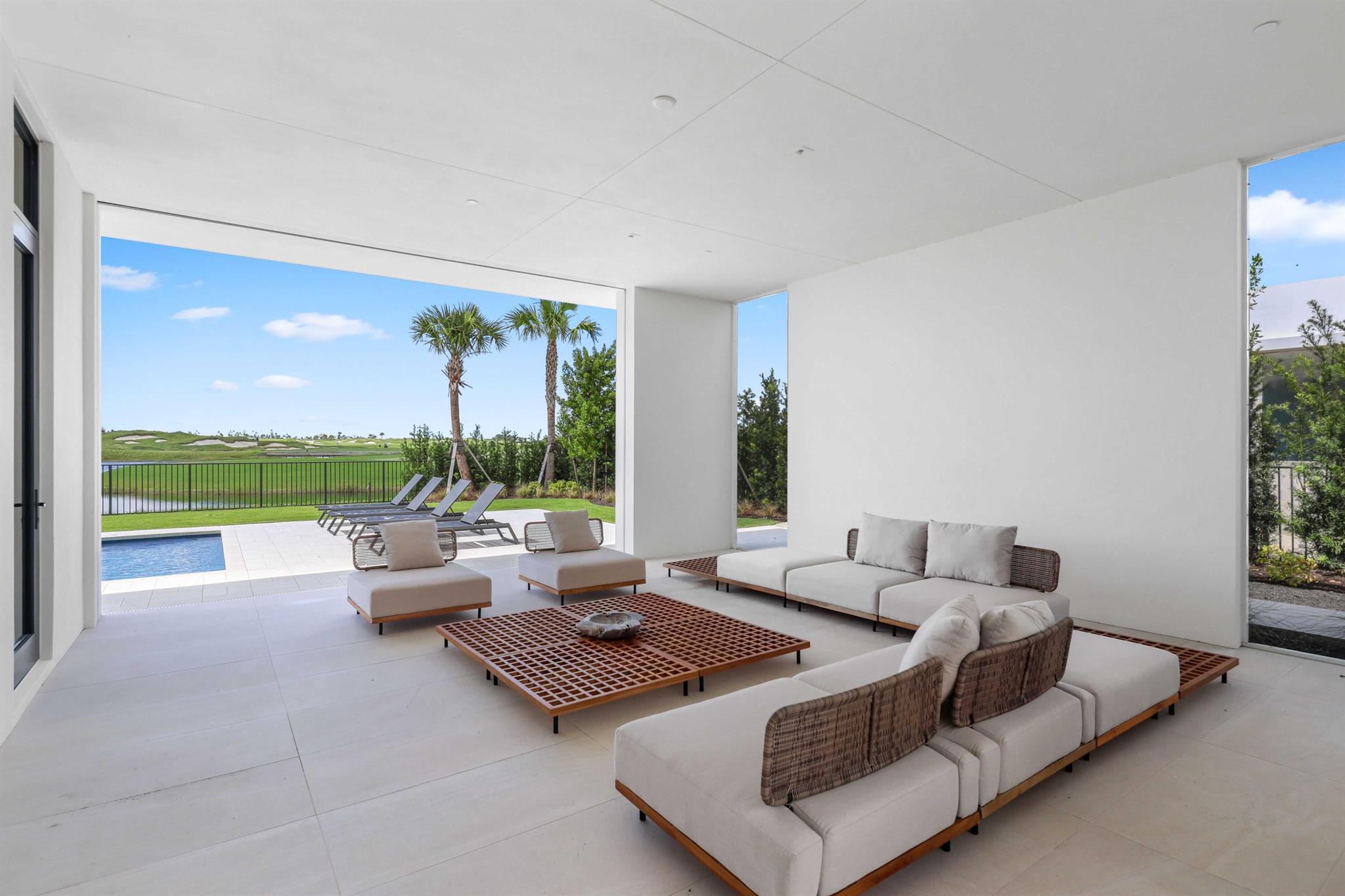 PANTHER NATIONAL AT AVENI - Residential
