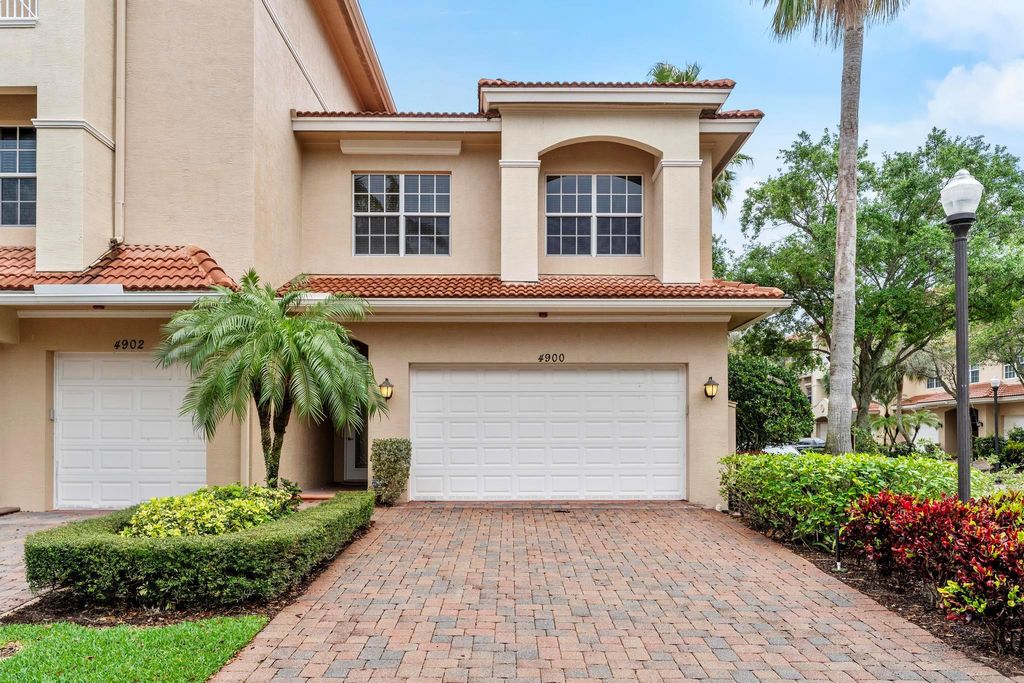Photo of 4900 Vine Cliff Way E, Palm Beach Gardens, FL 33418 (MLS # R10967719)