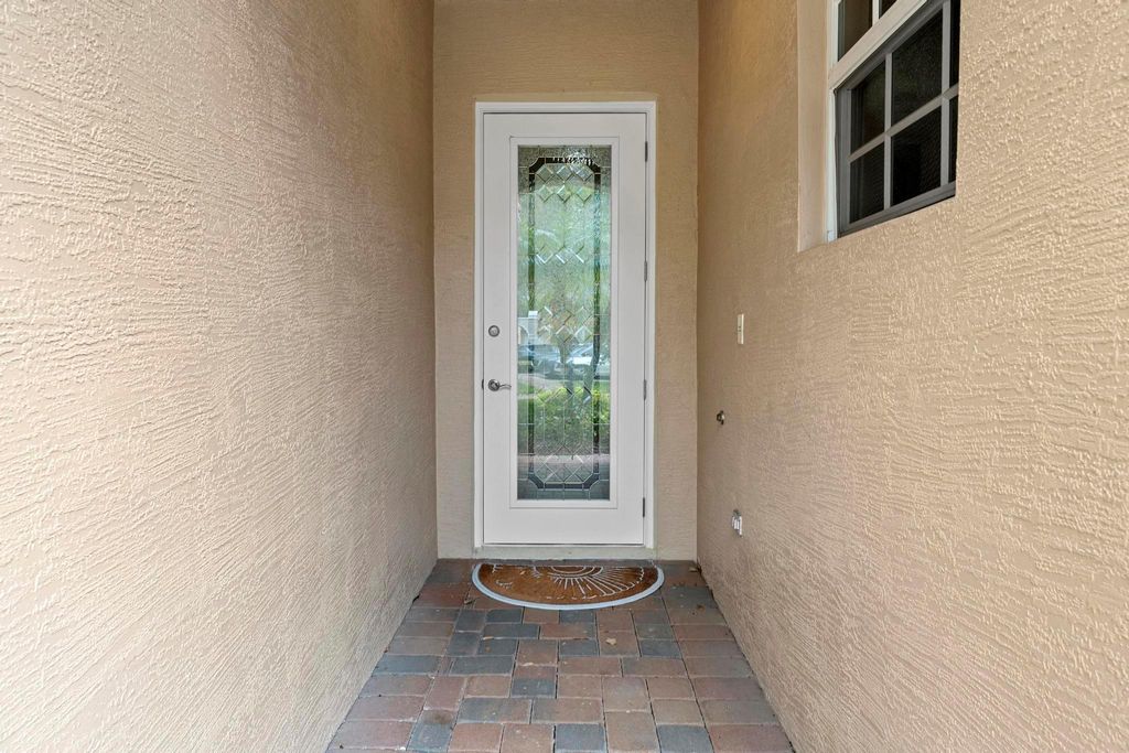 Photo of 4900 Vine Cliff Way E, Palm Beach Gardens, FL 33418 (MLS # R10967719)