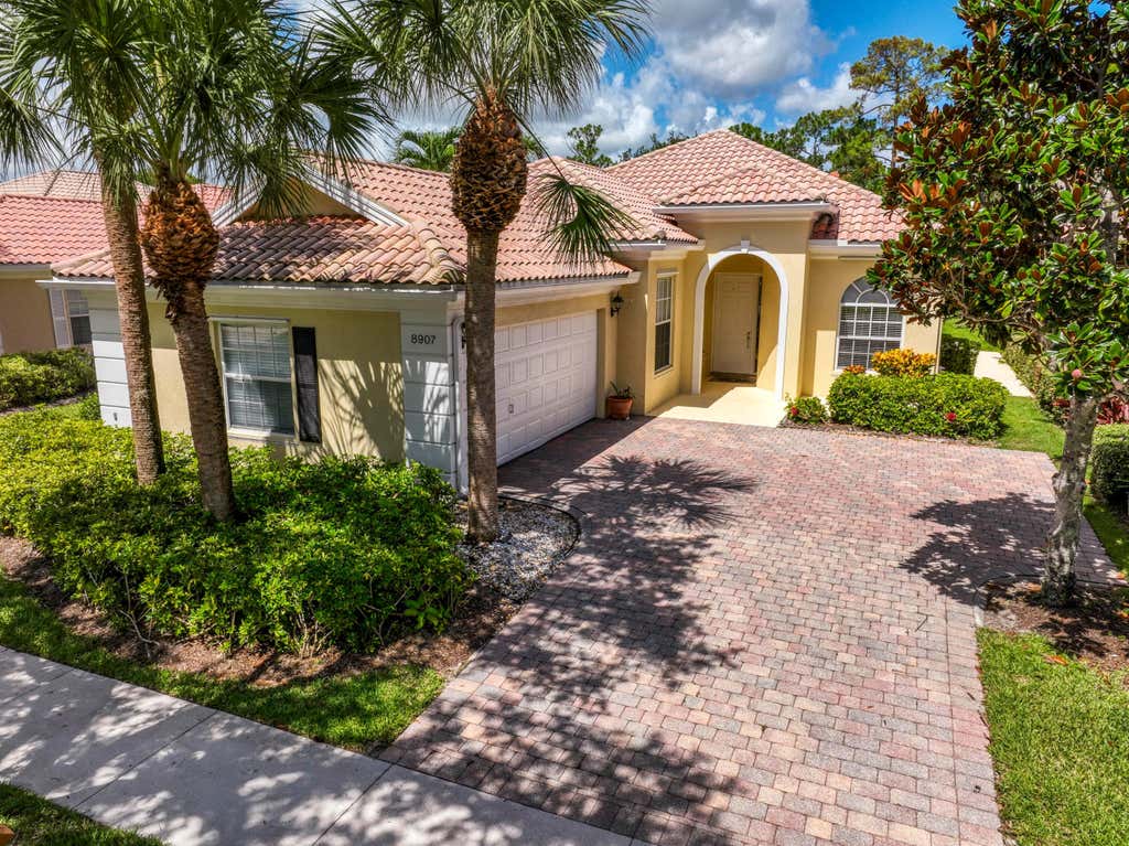 Photo of 8907 Oldham Way, Palm Beach Gardens, FL 33412 (MLS # B26063034)