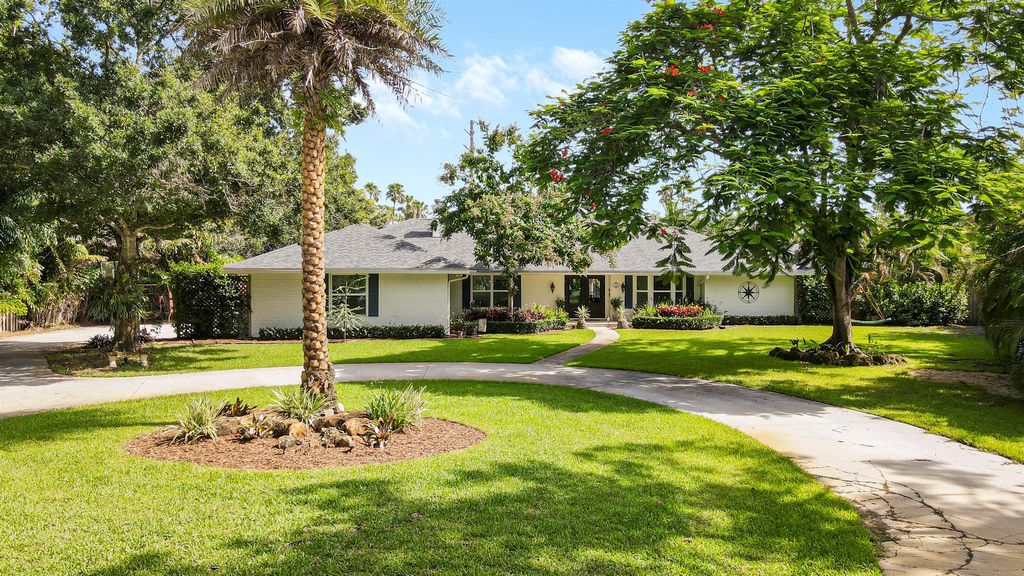 Photo of 19980 Castlewood Drive, Jupiter, FL 33458 (MLS # R10908309)