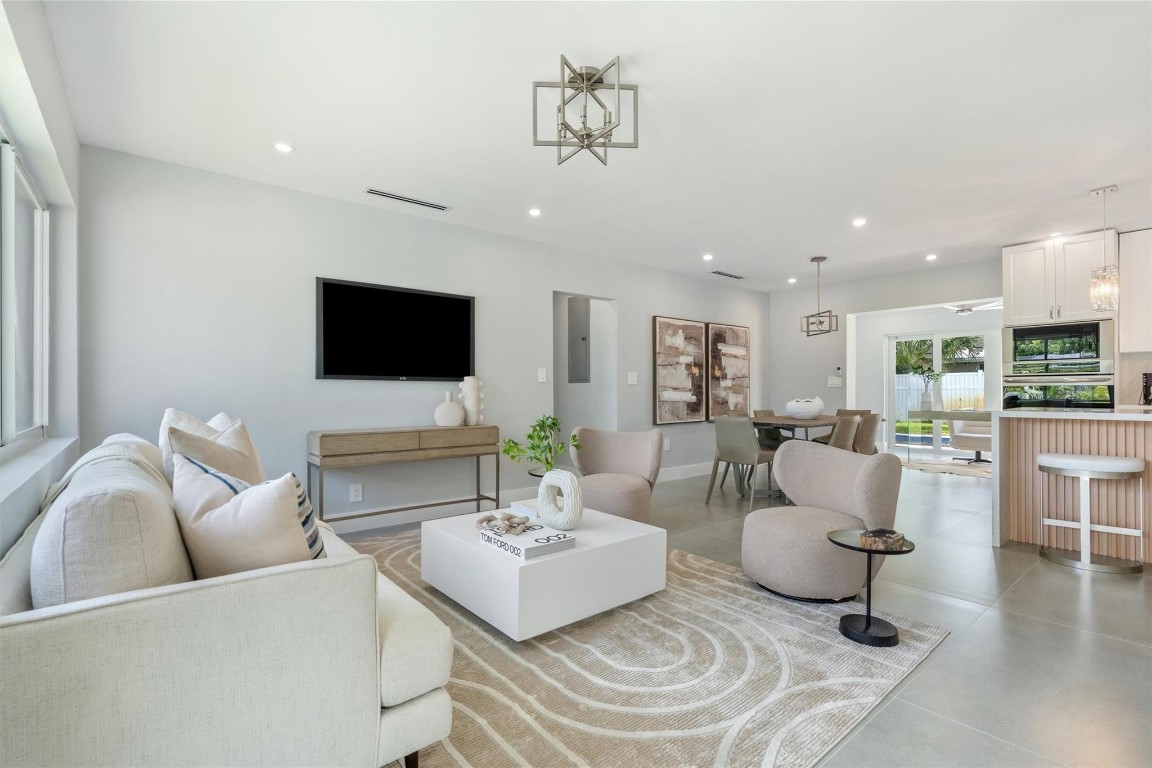 Tropical Manors 33-31 B - Residential