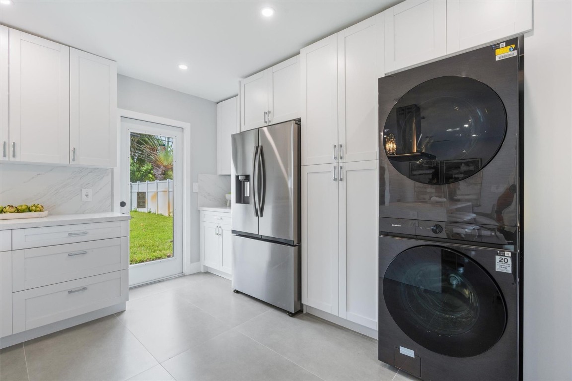 Tropical Manors 33-31 B - Residential