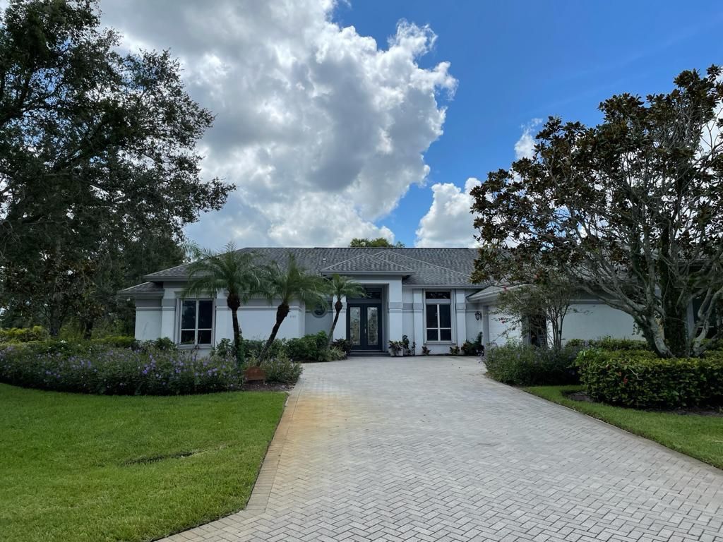 Photo of 1111 SE Westchester Drive, Port Saint Lucie, FL 34952 (MLS # R10747067)