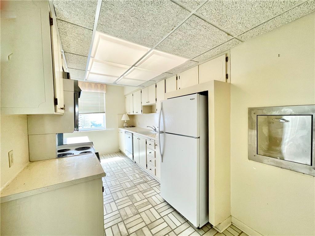 CLOISTER BEACH TOWERS - Residential