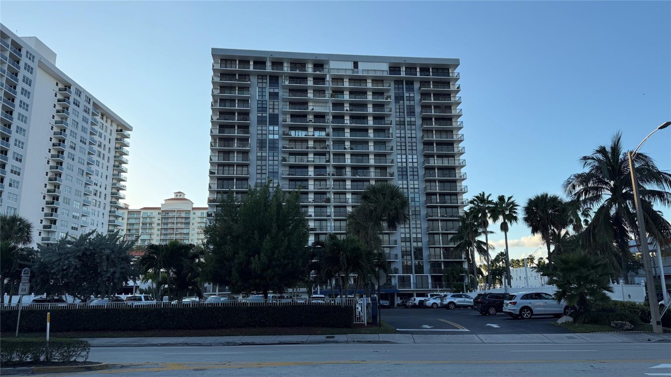 3031 N Ocean Boulevard 807