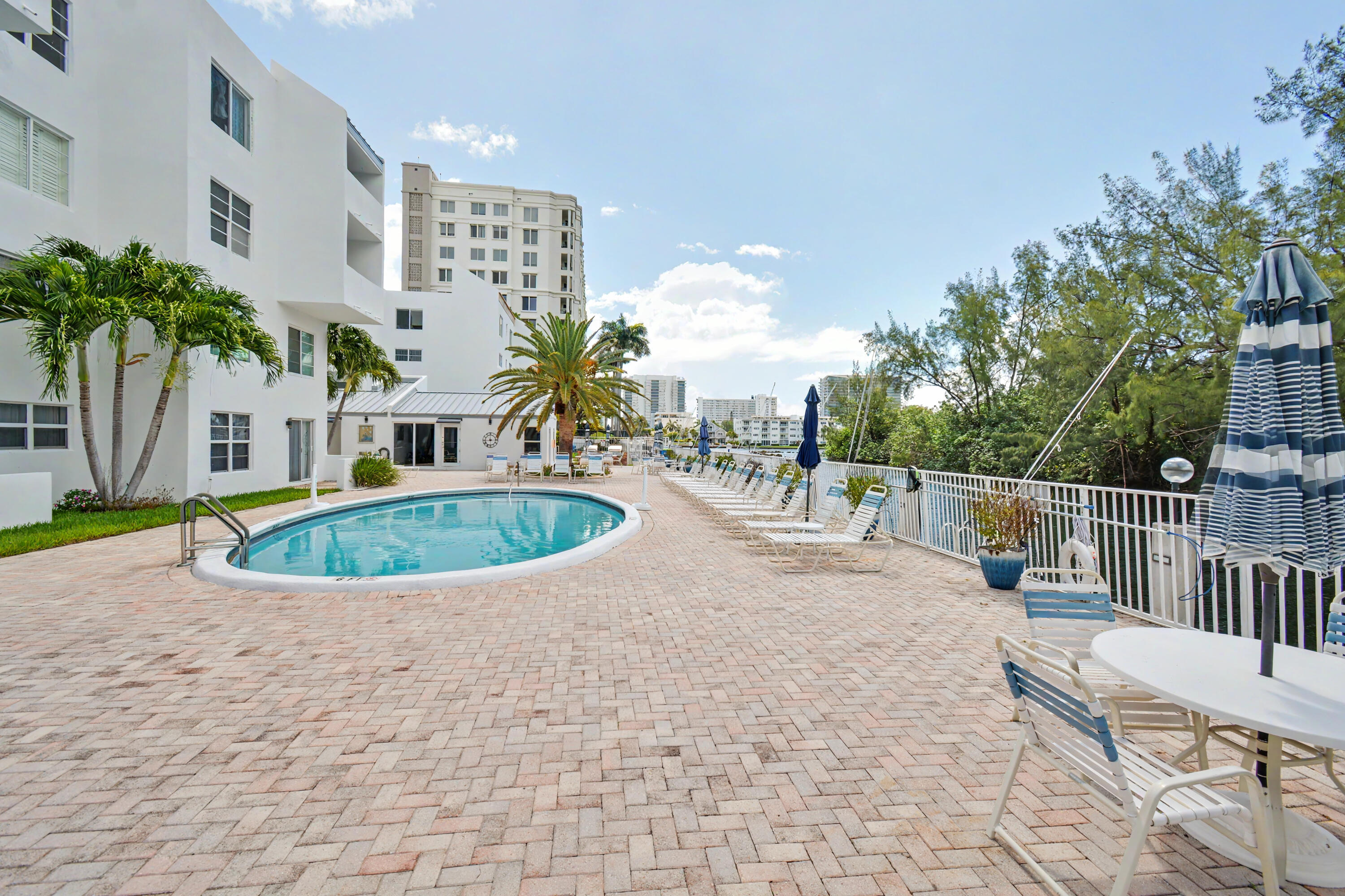 HARBOR'S EDGE FKA CASA LA QUINTA CONDO - Residential